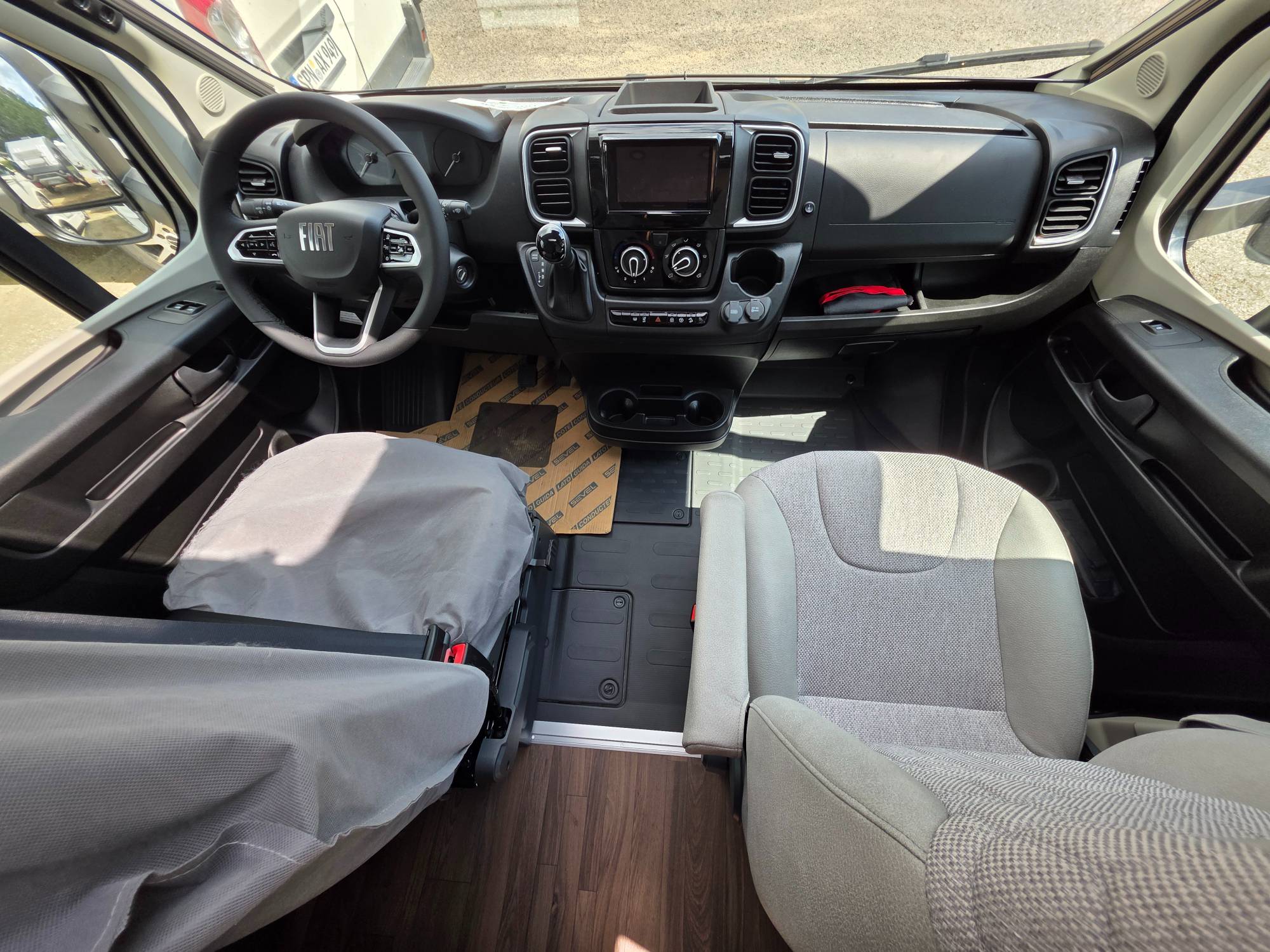 KNAUS L!VE WAVE 650 MEG BLACK SELECTION