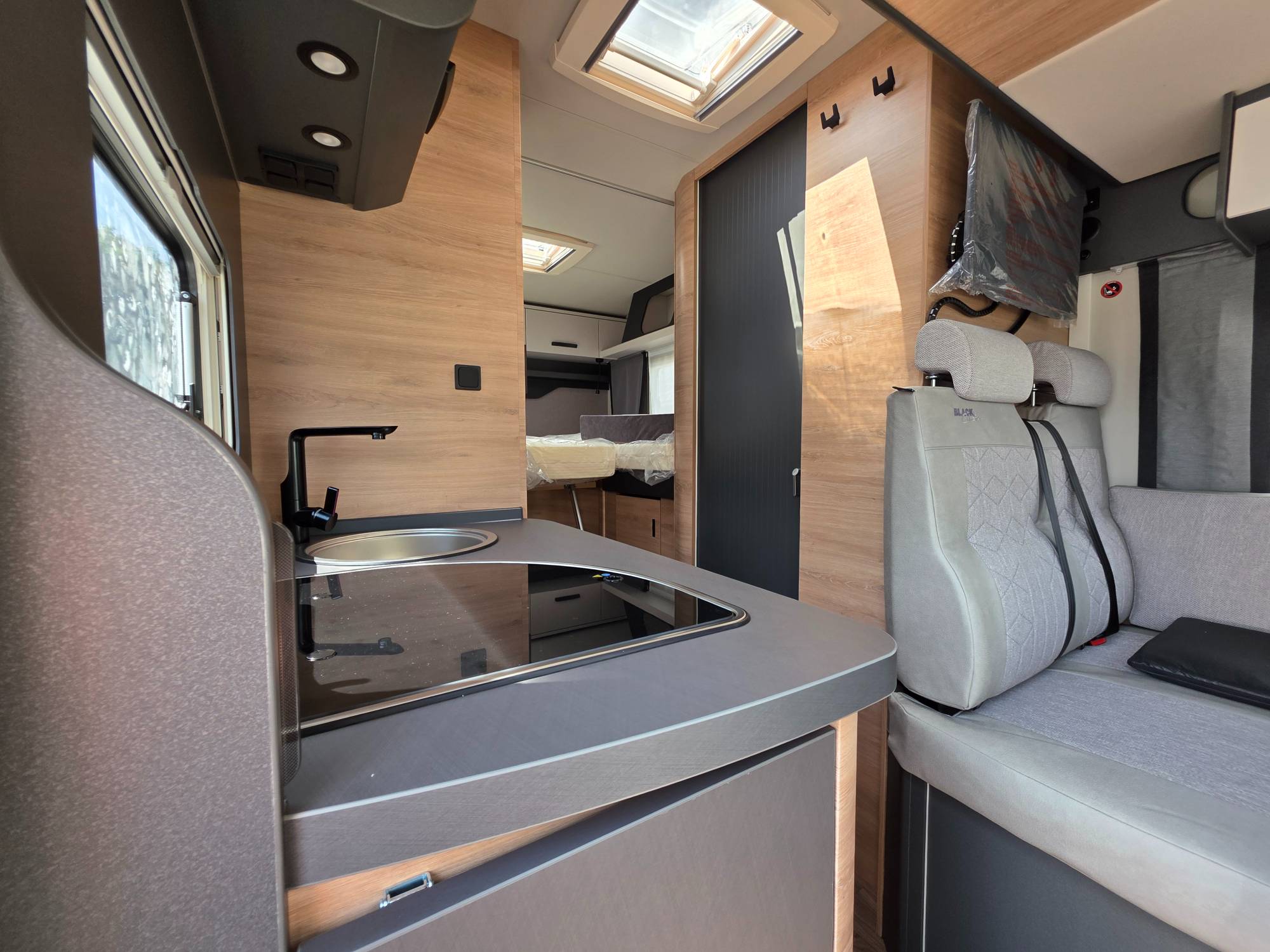 KNAUS L!VE WAVE 650 MEG BLACK SELECTION