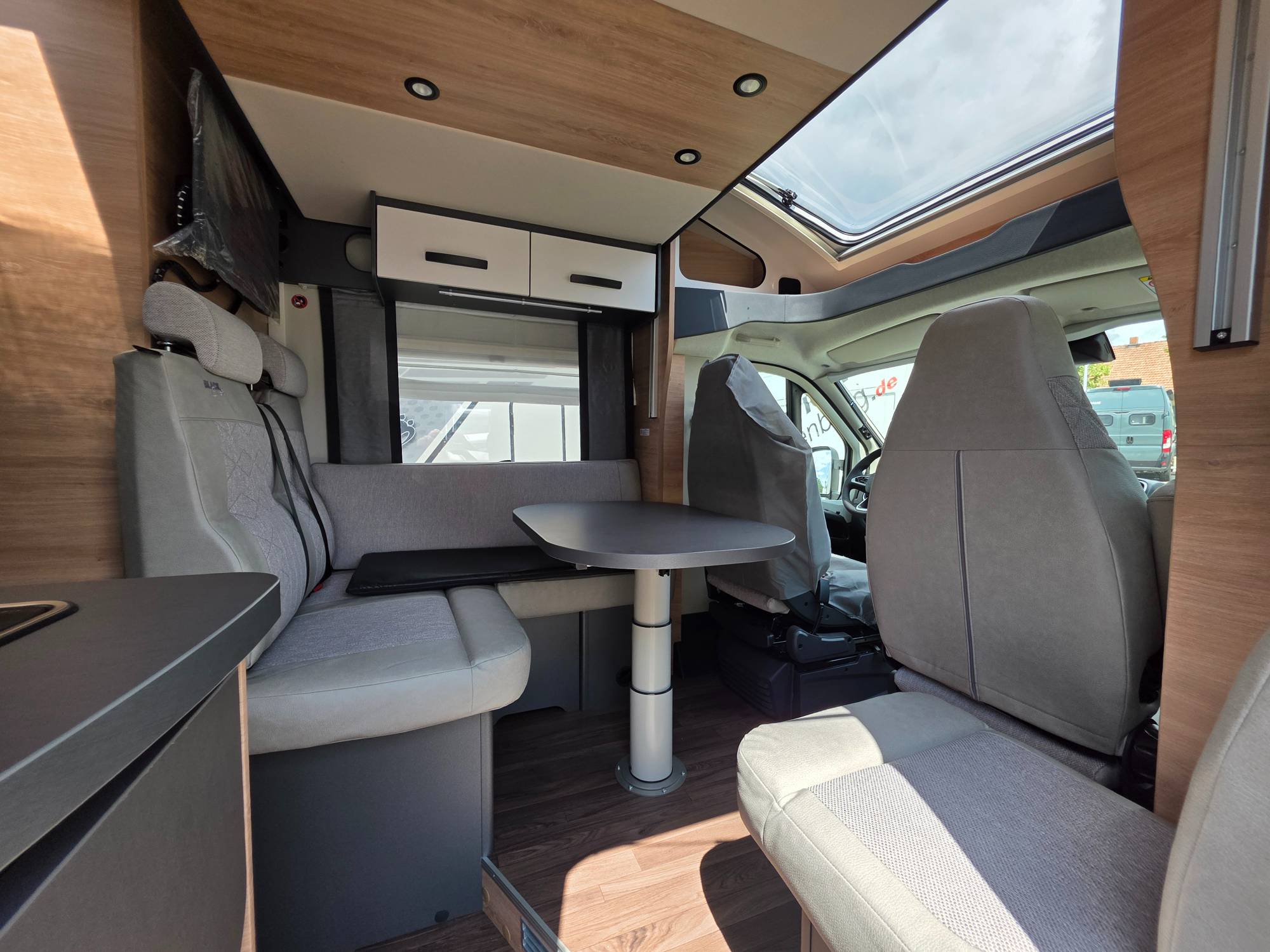 KNAUS L!VE WAVE 650 MEG BLACK SELECTION