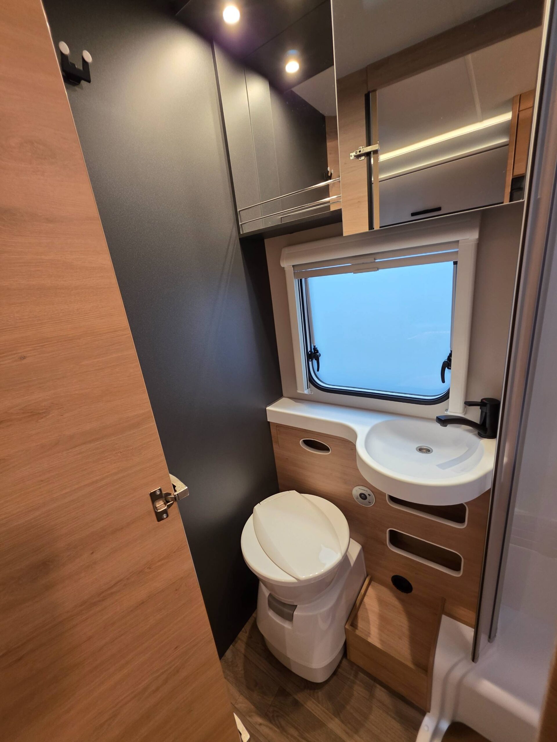 KNAUS L!VE WAVE 650 MEG PLATINUM SELECTION