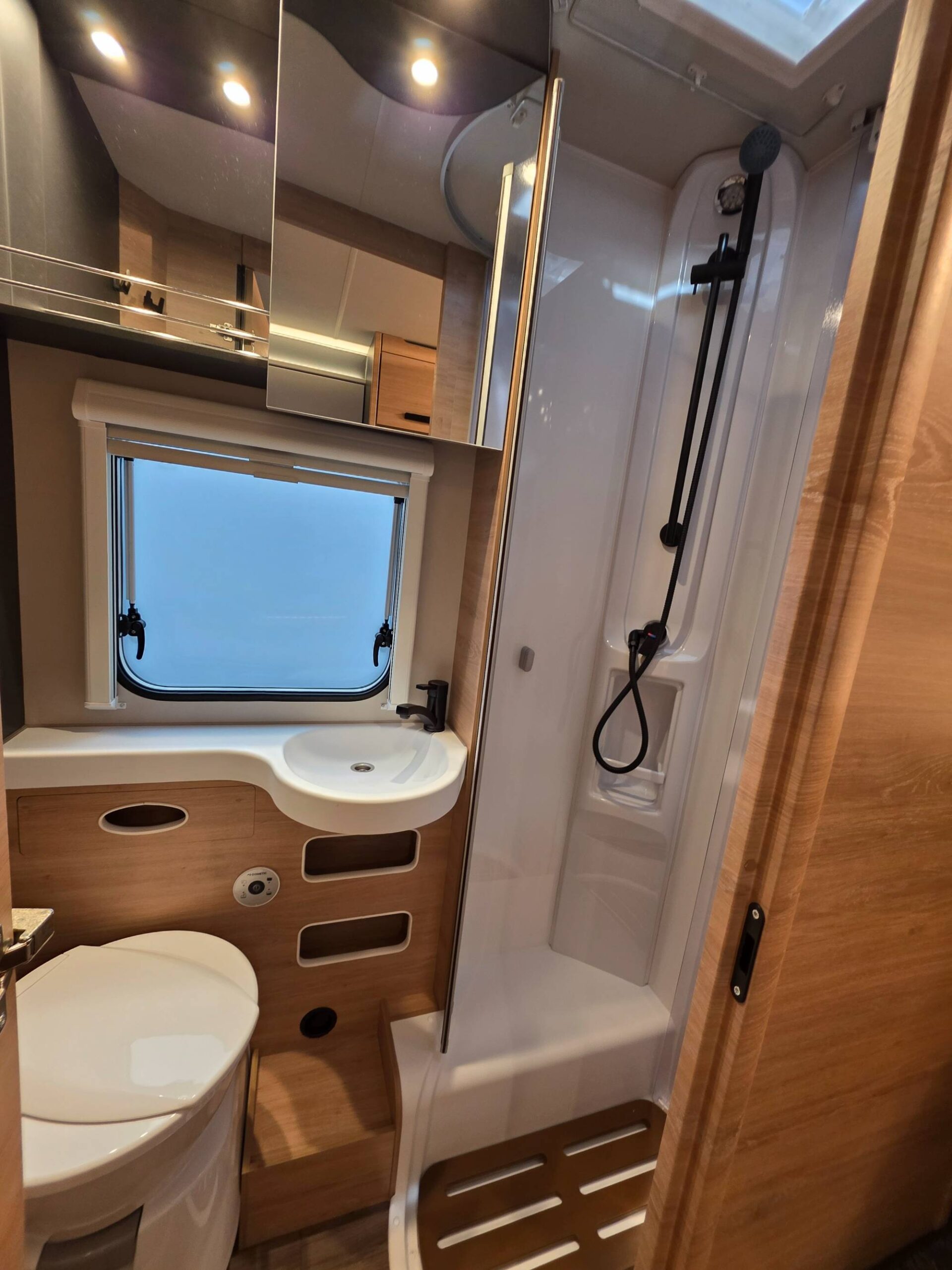 KNAUS L!VE WAVE 650 MEG PLATINUM SELECTION