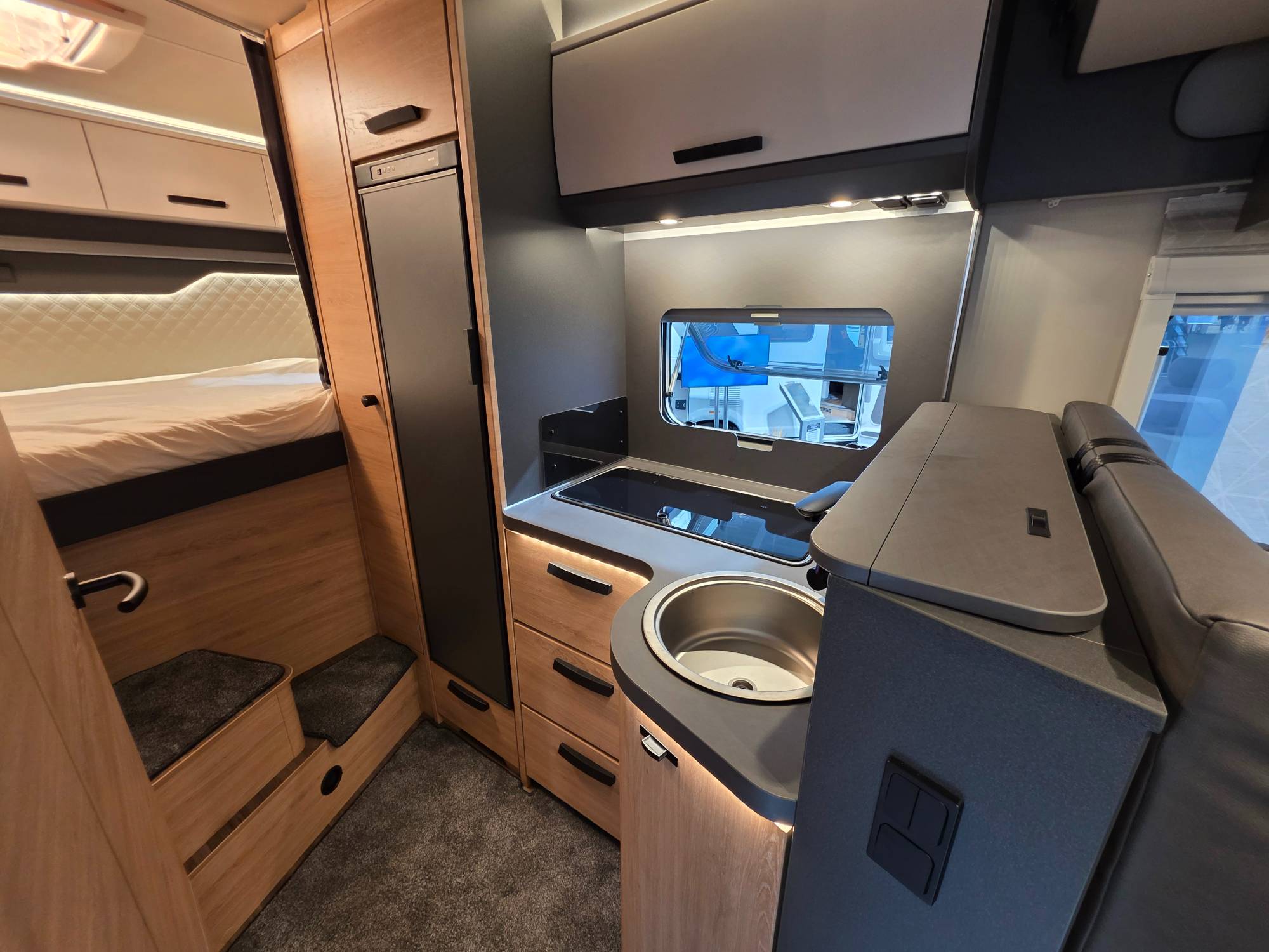 KNAUS L!VE WAVE 650 MEG PLATINUM SELECTION