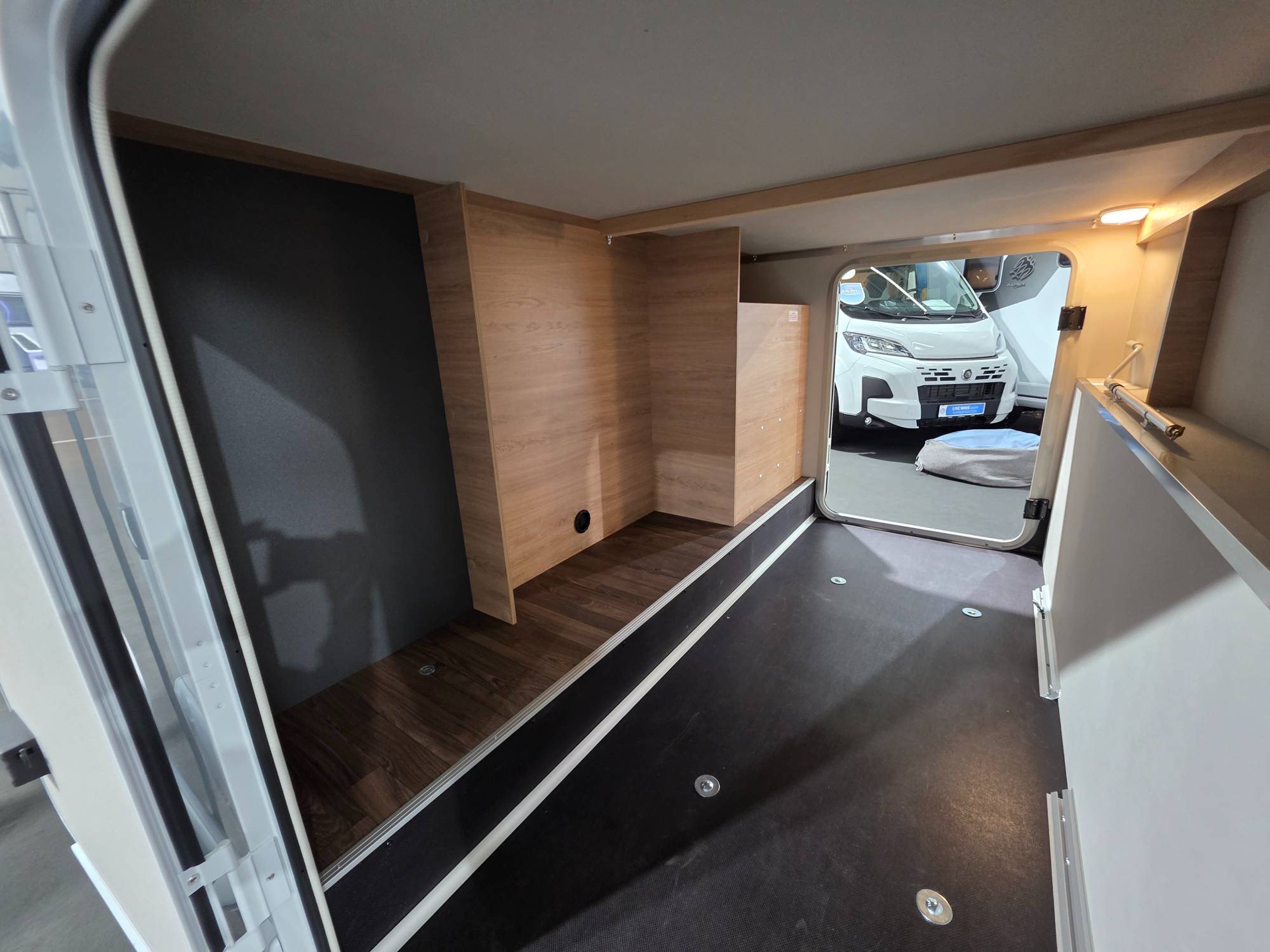 KNAUS L!VE WAVE 650 MEG PLATINUM SELECTION