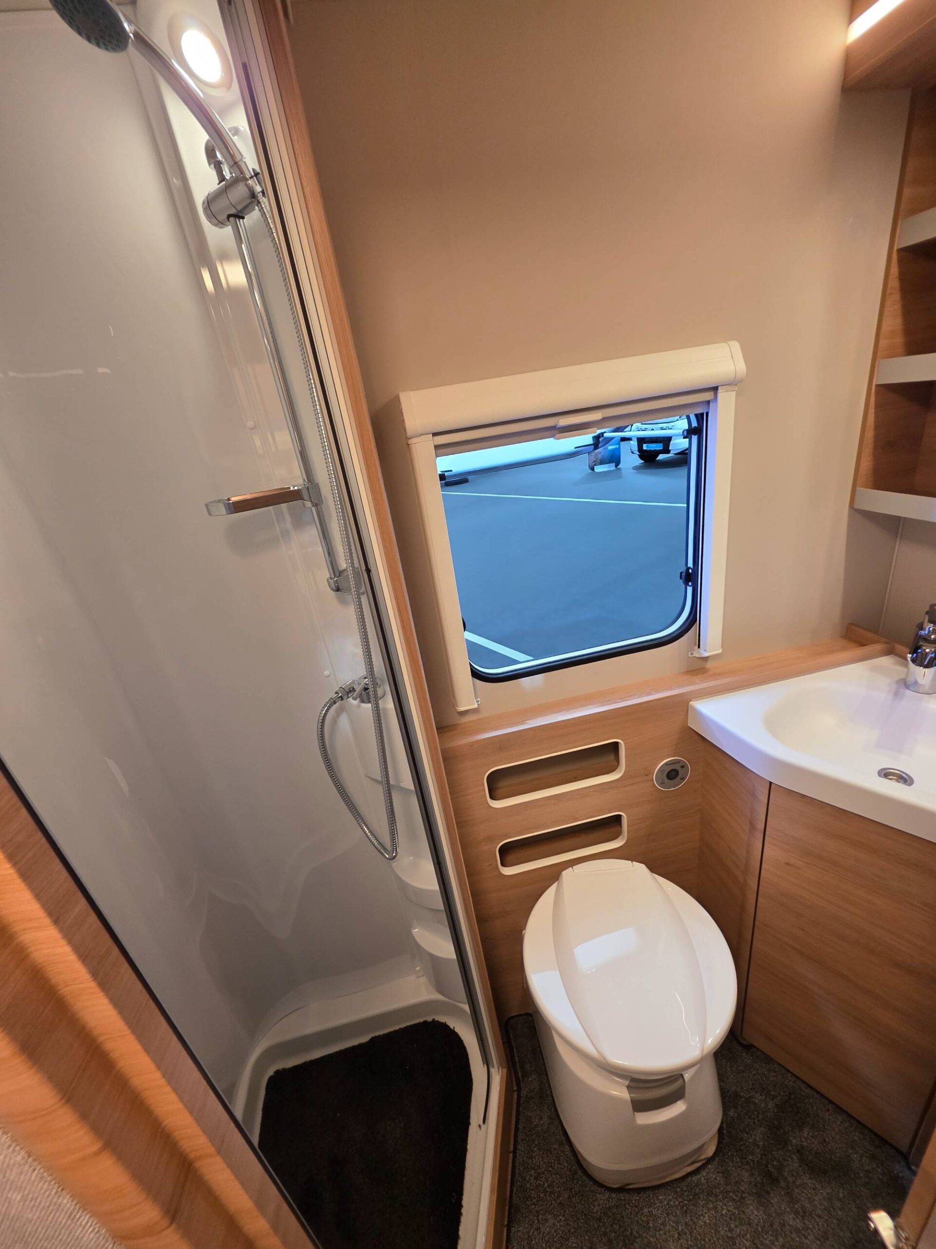 KNAUS SÜDWIND 500 QDK BLACK SELECTION