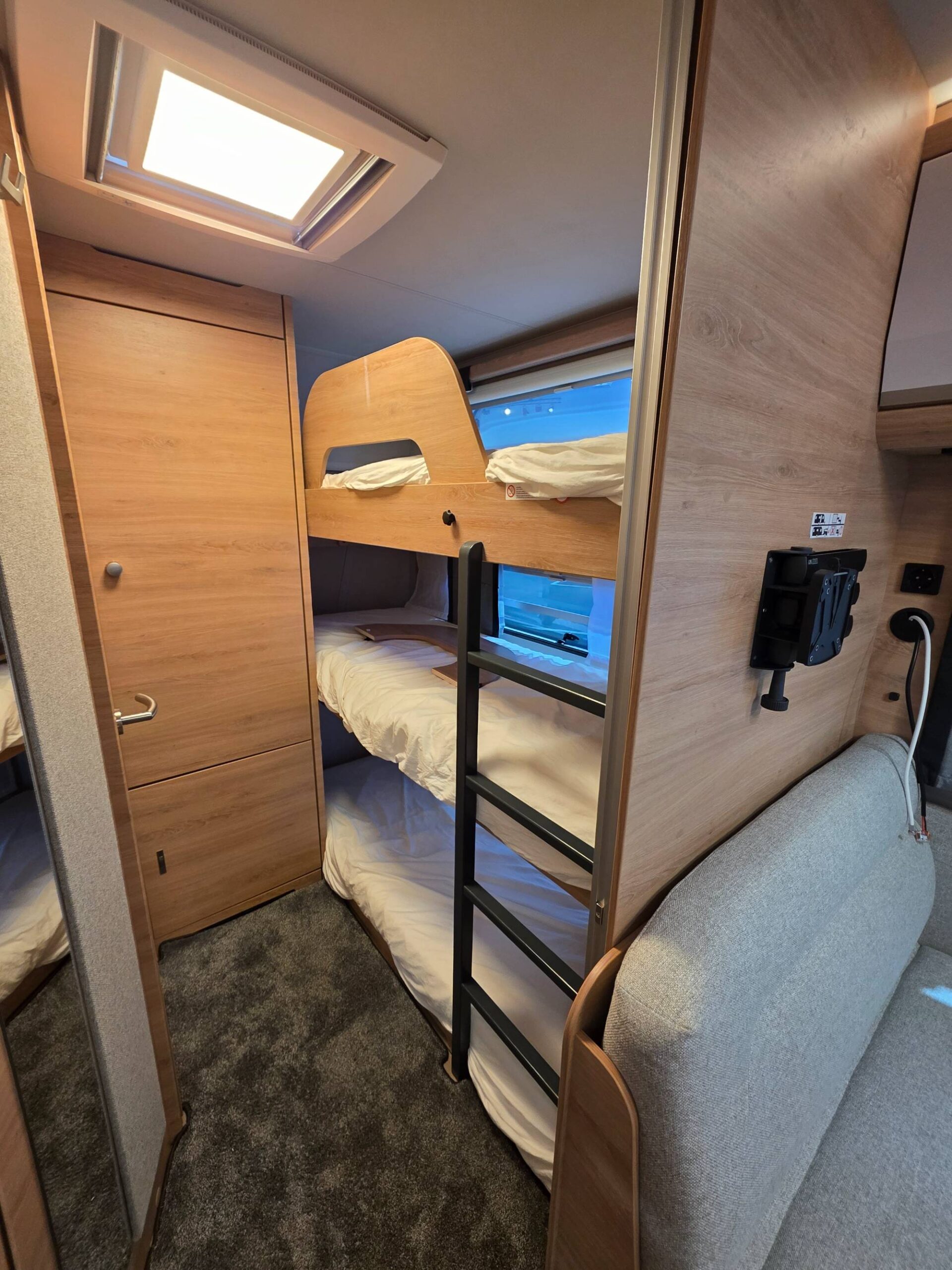 KNAUS SÜDWIND 500 QDK BLACK SELECTION
