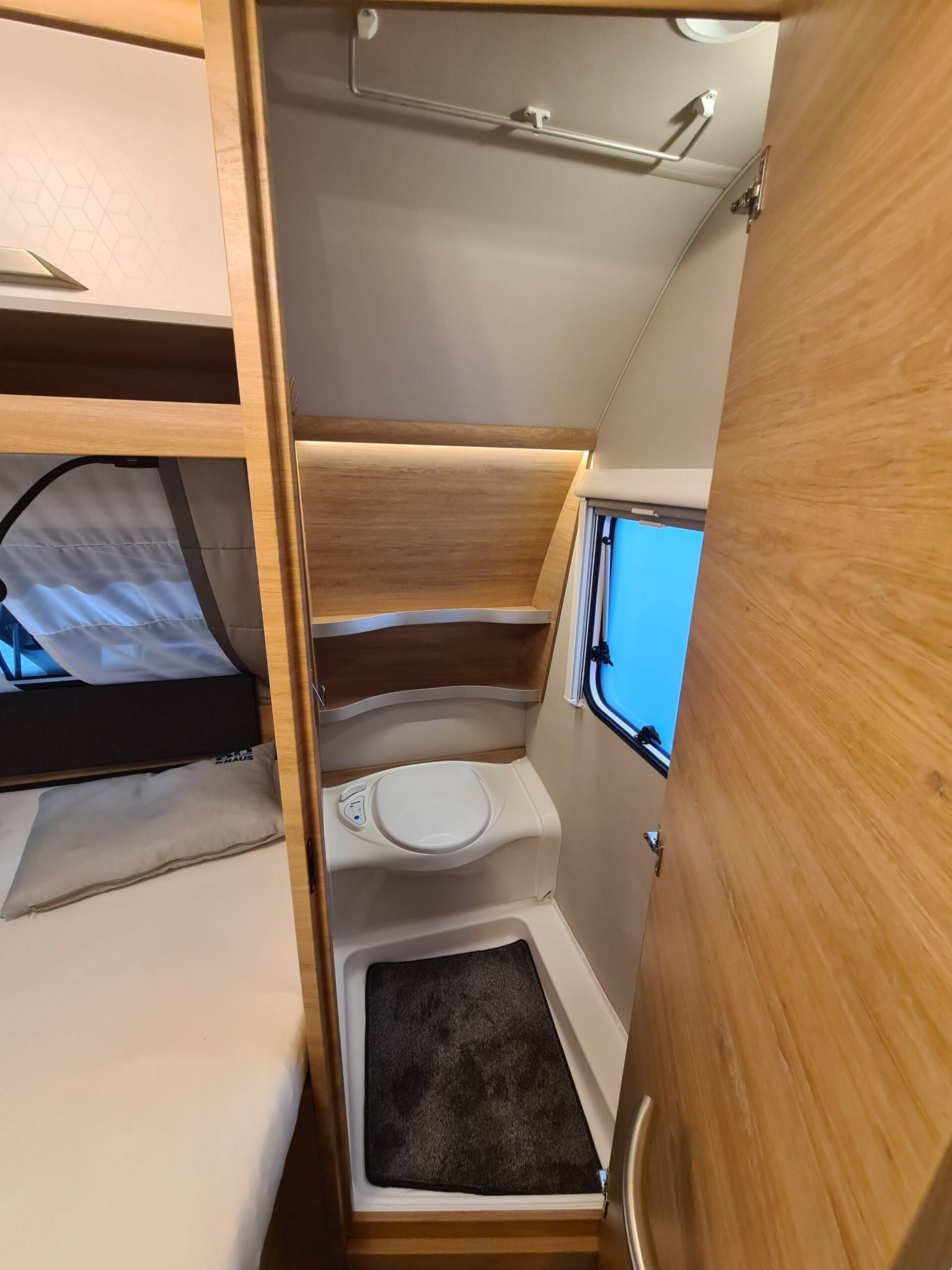 KNAUS SÜDWIND 540 FDK BLACK SELECTION