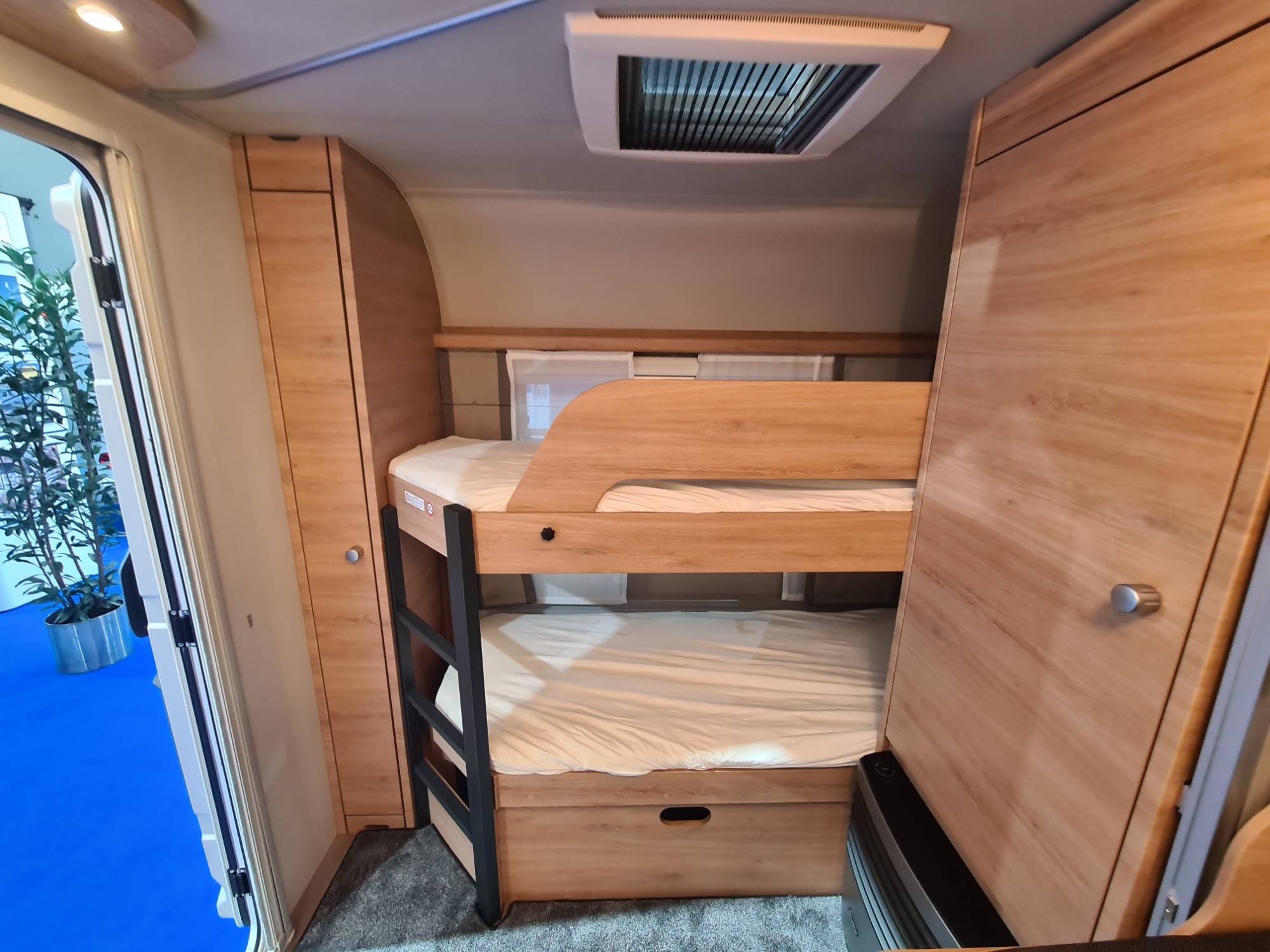 KNAUS SÜDWIND 540 FDK BLACK SELECTION