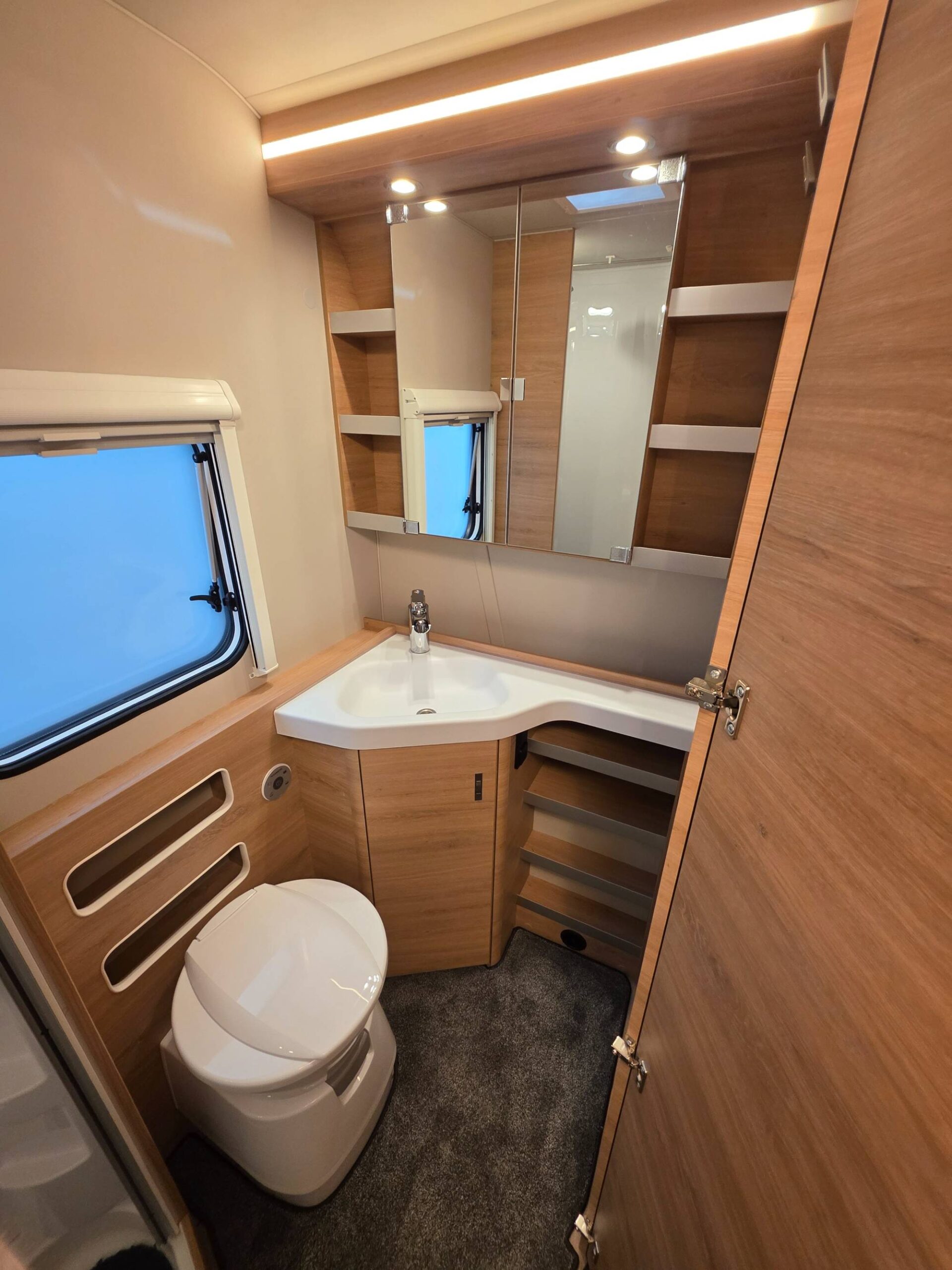 KNAUS SÜDWIND 580 QS BLACK SELECTION