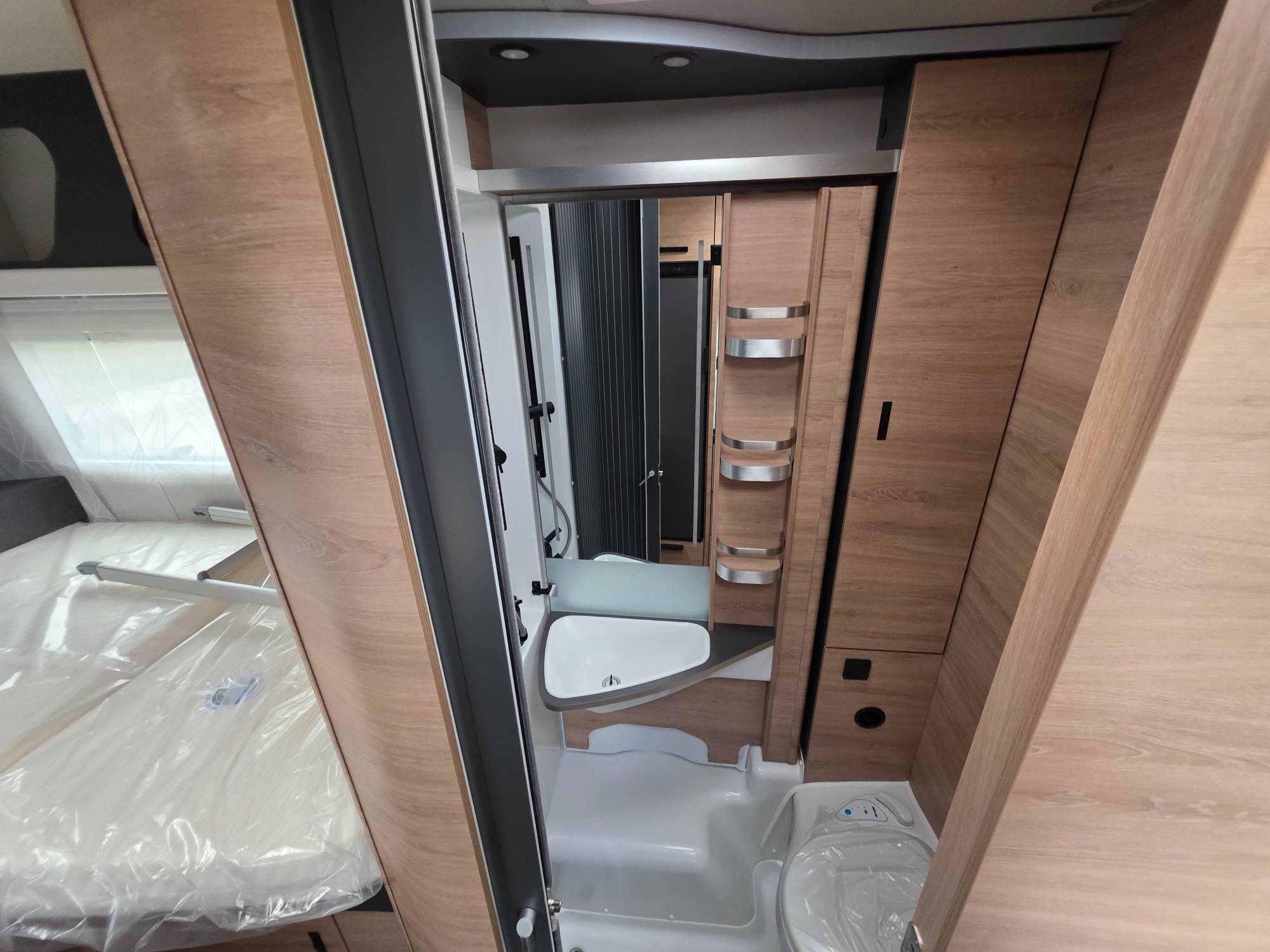 KNAUS L!VE WAVE 650 MEG PLATINUM SELECTION