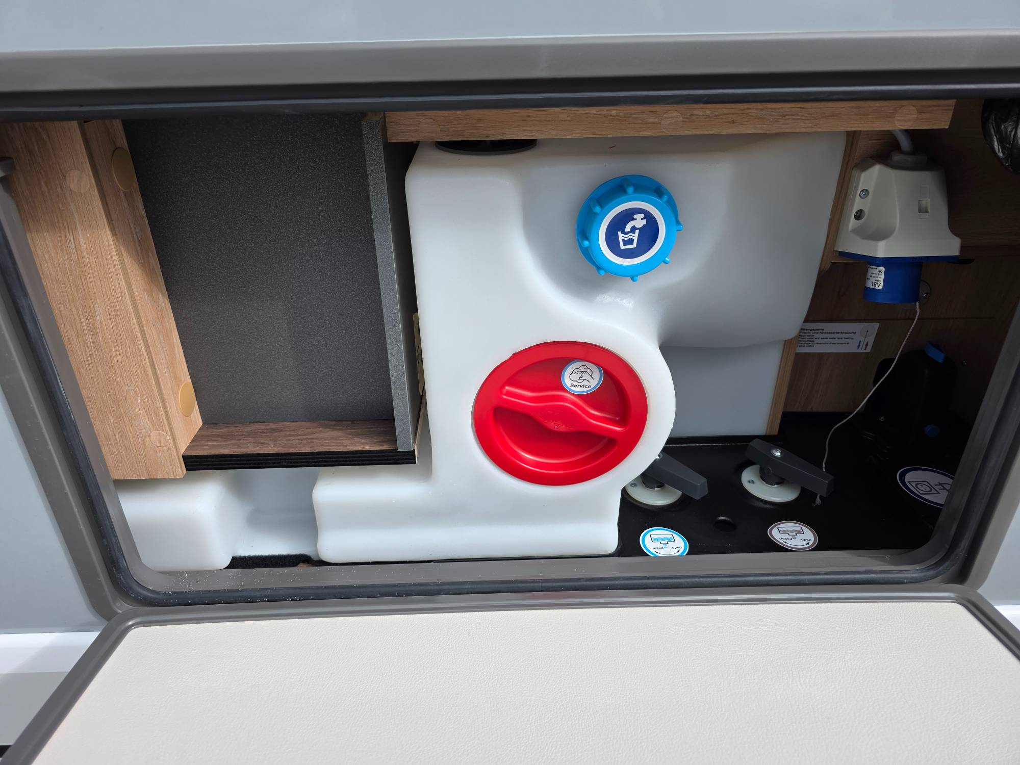 KNAUS L!VE WAVE 650 MEG PLATINUM SELECTION