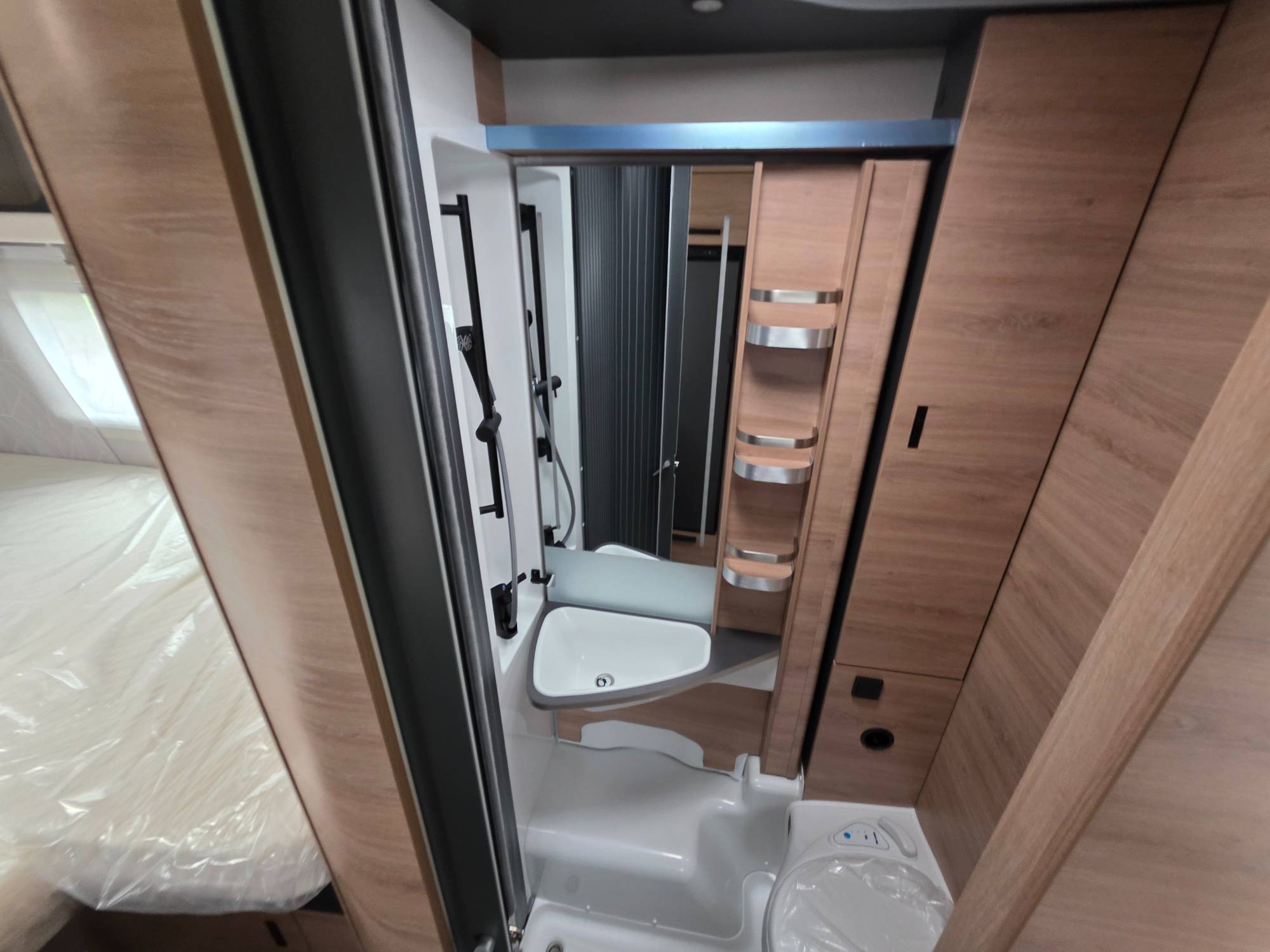 KNAUS L!VE WAVE 650 MEG PLATINUM SELECTION