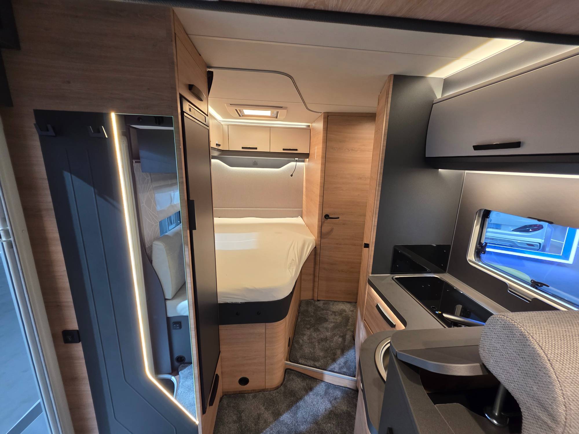 KNAUS L!VE WAVE 650 MF PLATINUM SELECTION