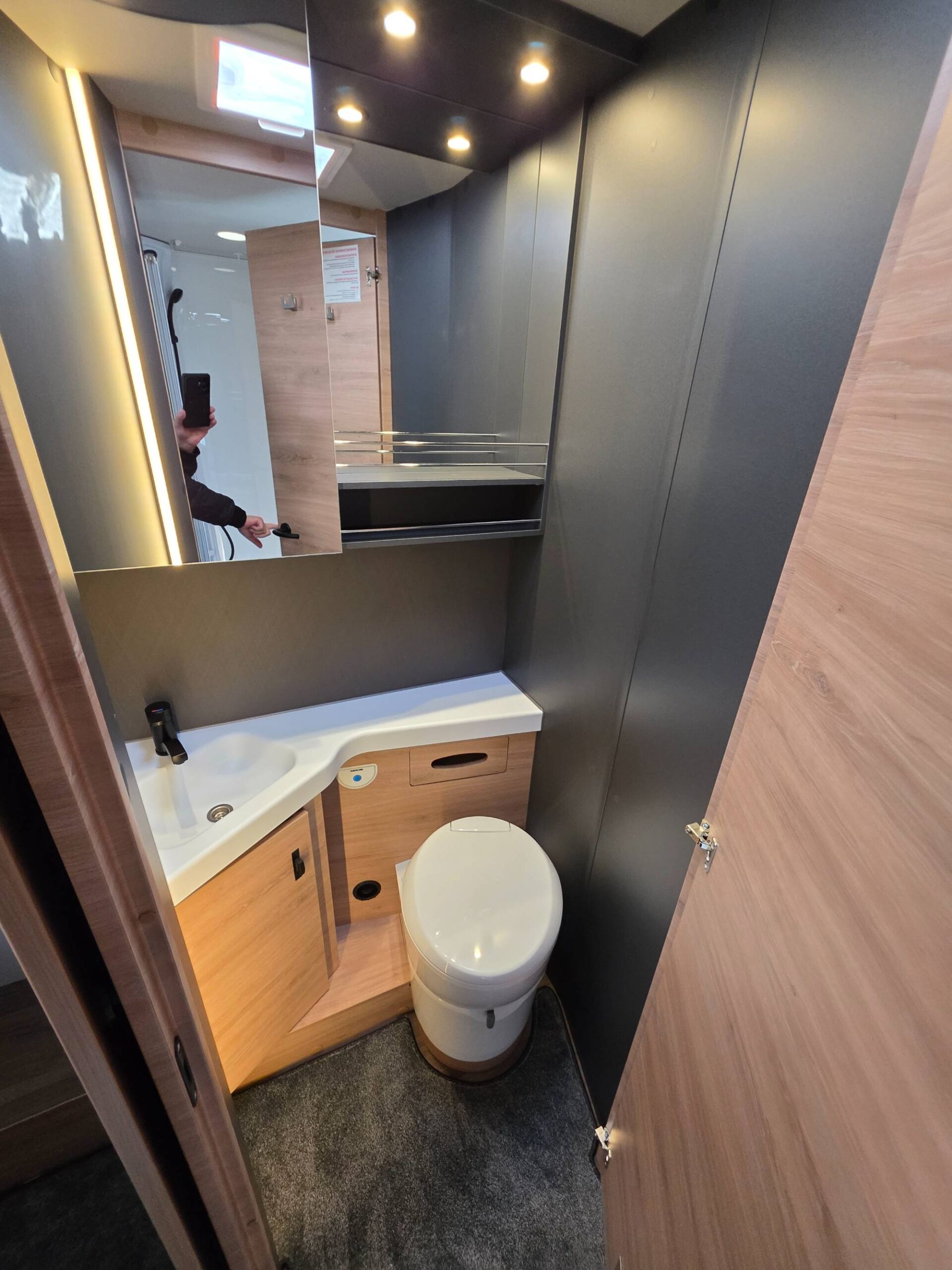 KNAUS L!VE WAVE 700 DX PLATINUM SELECTION