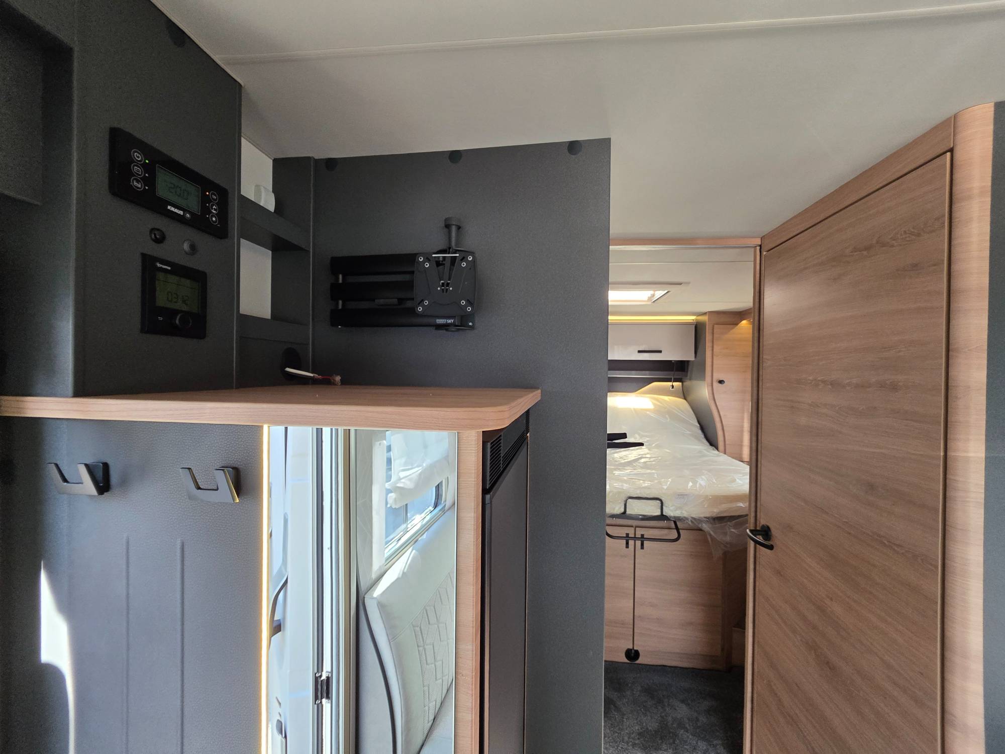 KNAUS L!VE WAVE 700 DX PLATINUM SELECTION