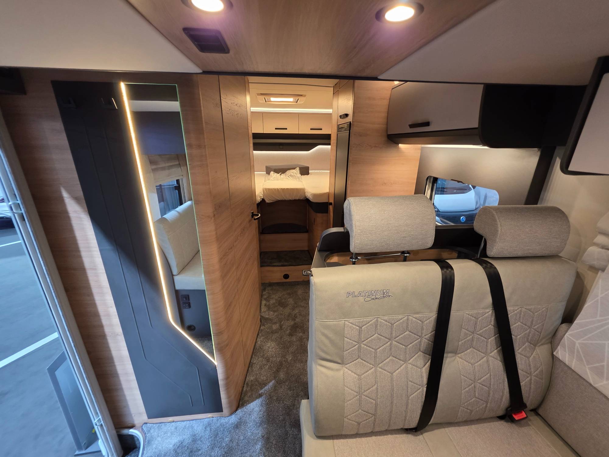 KNAUS L!VE WAVE 700 MEG PLATINUM SELECTION