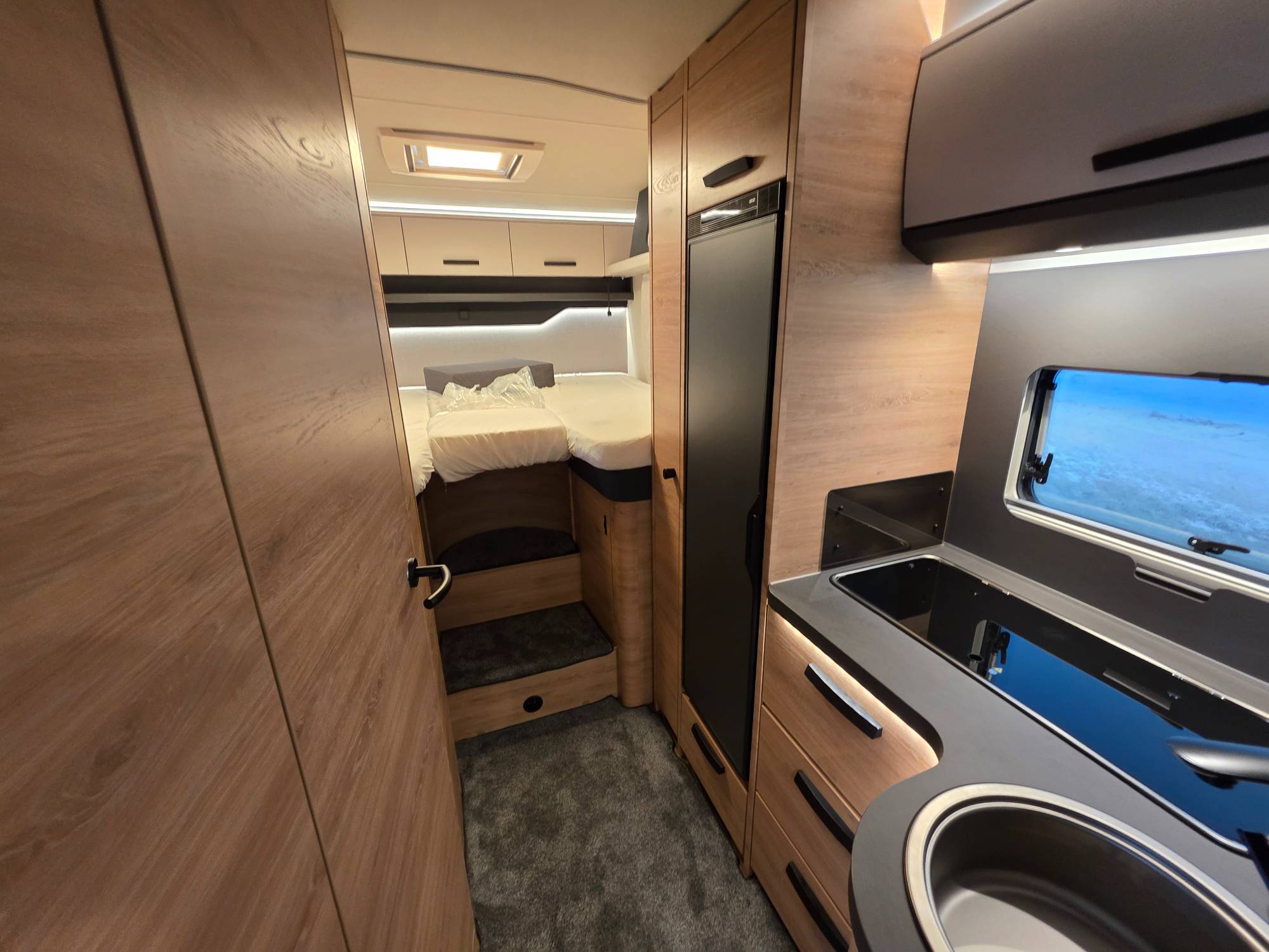 KNAUS L!VE WAVE 700 MEG PLATINUM SELECTION