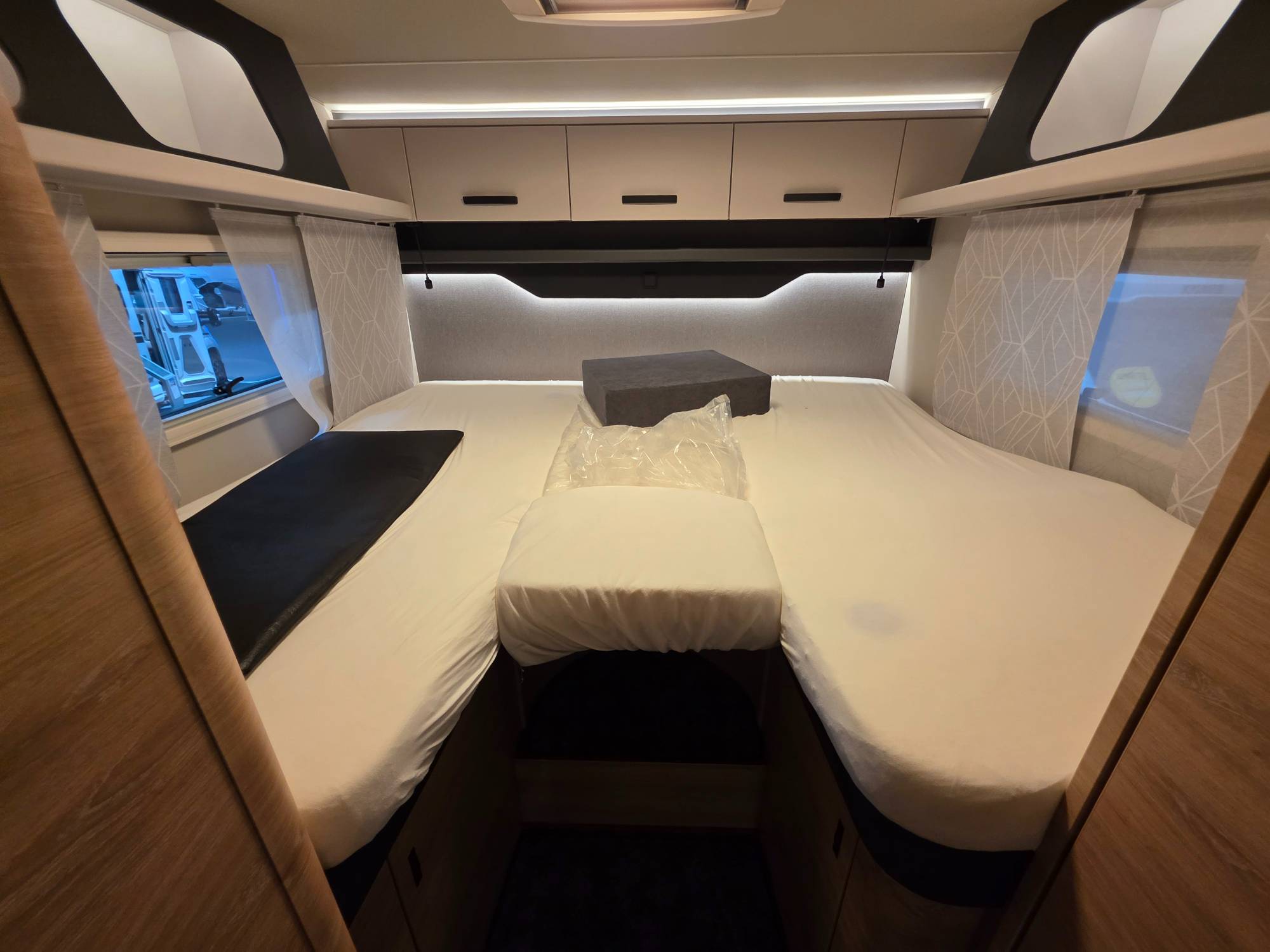 KNAUS L!VE WAVE 700 MEG PLATINUM SELECTION