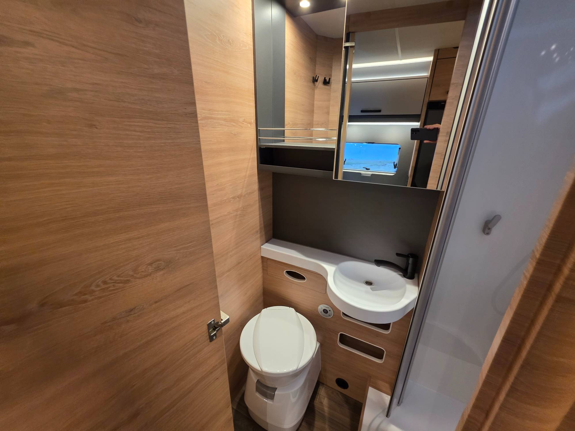 KNAUS L!VE WAVE 700 MEG PLATINUM SELECTION