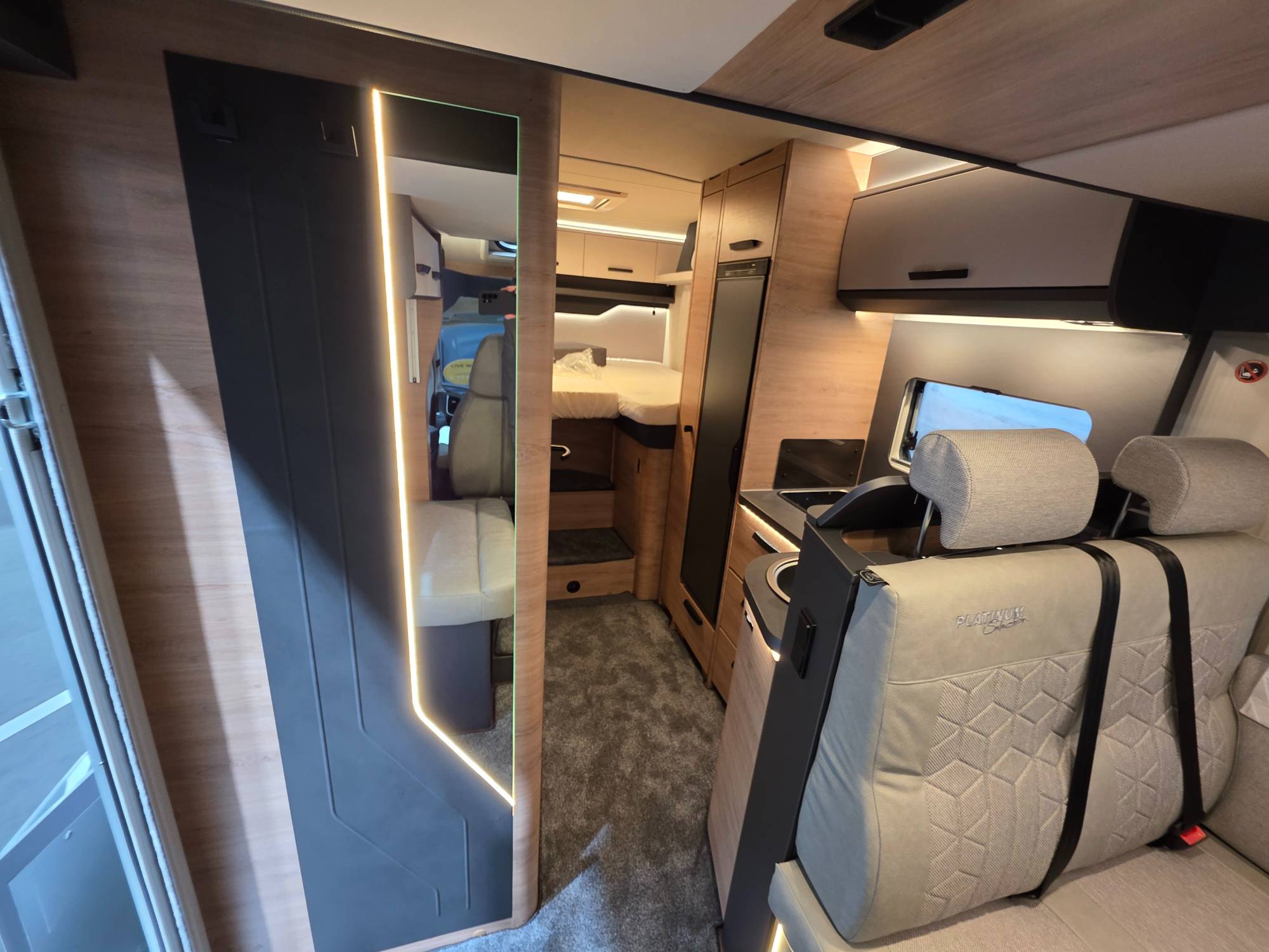 KNAUS L!VE WAVE 700 MEG PLATINUM SELECTION