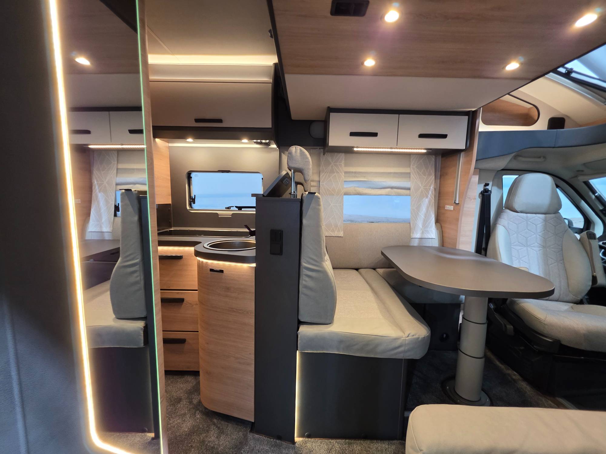 KNAUS L!VE WAVE 700 MEG PLATINUM SELECTION
