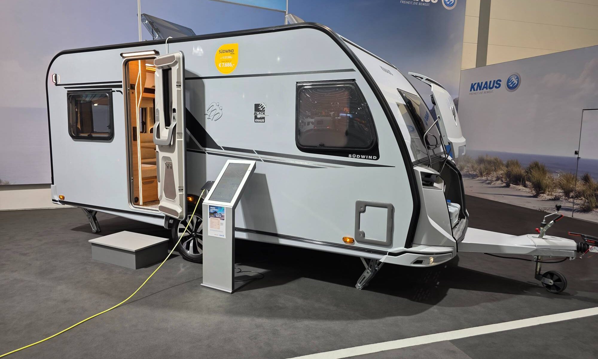 KNAUS SÜDWIND 450 FU BLACK SELECTION