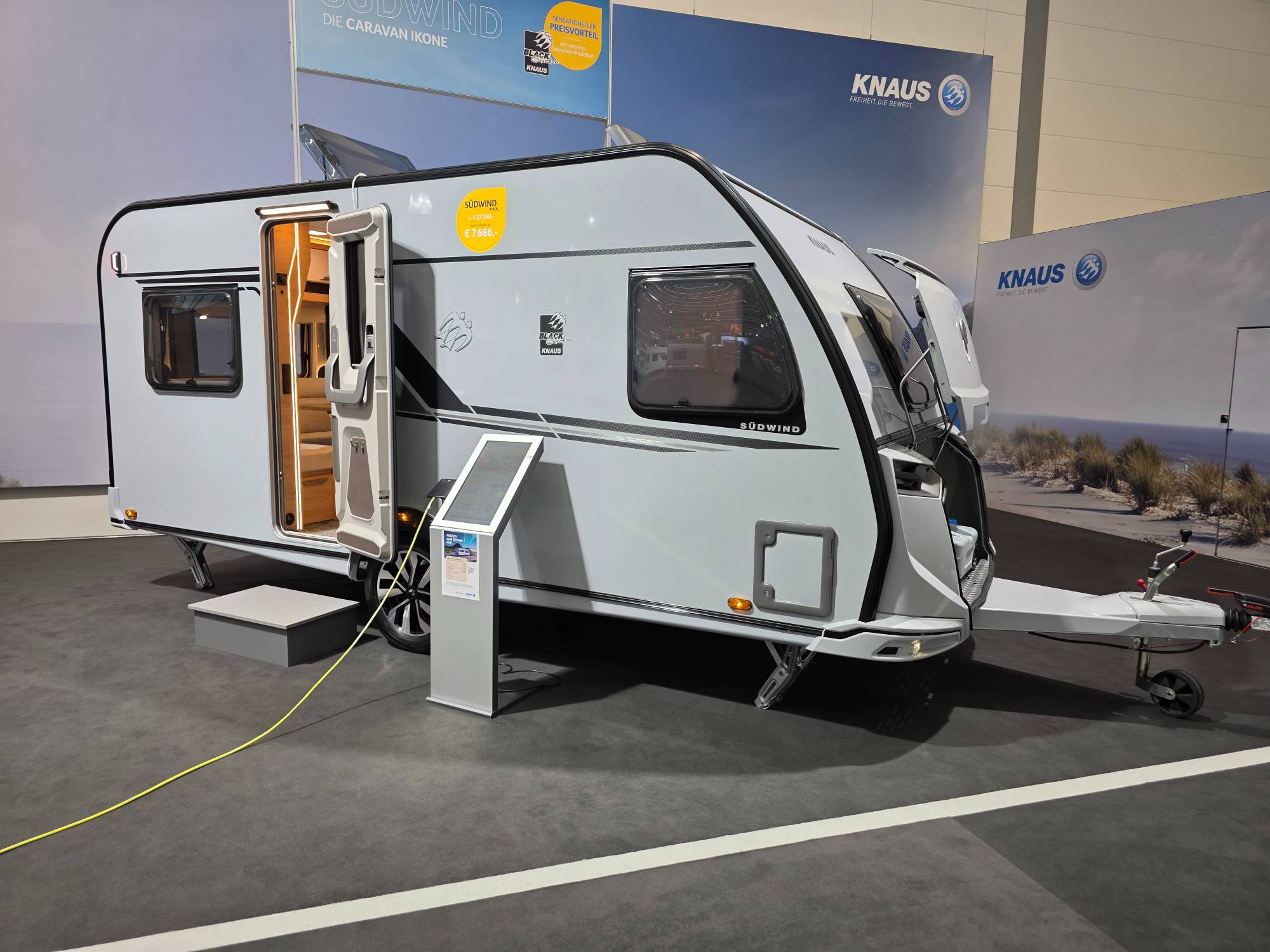 KNAUS SÜDWIND 450 FU BLACK SELECTION