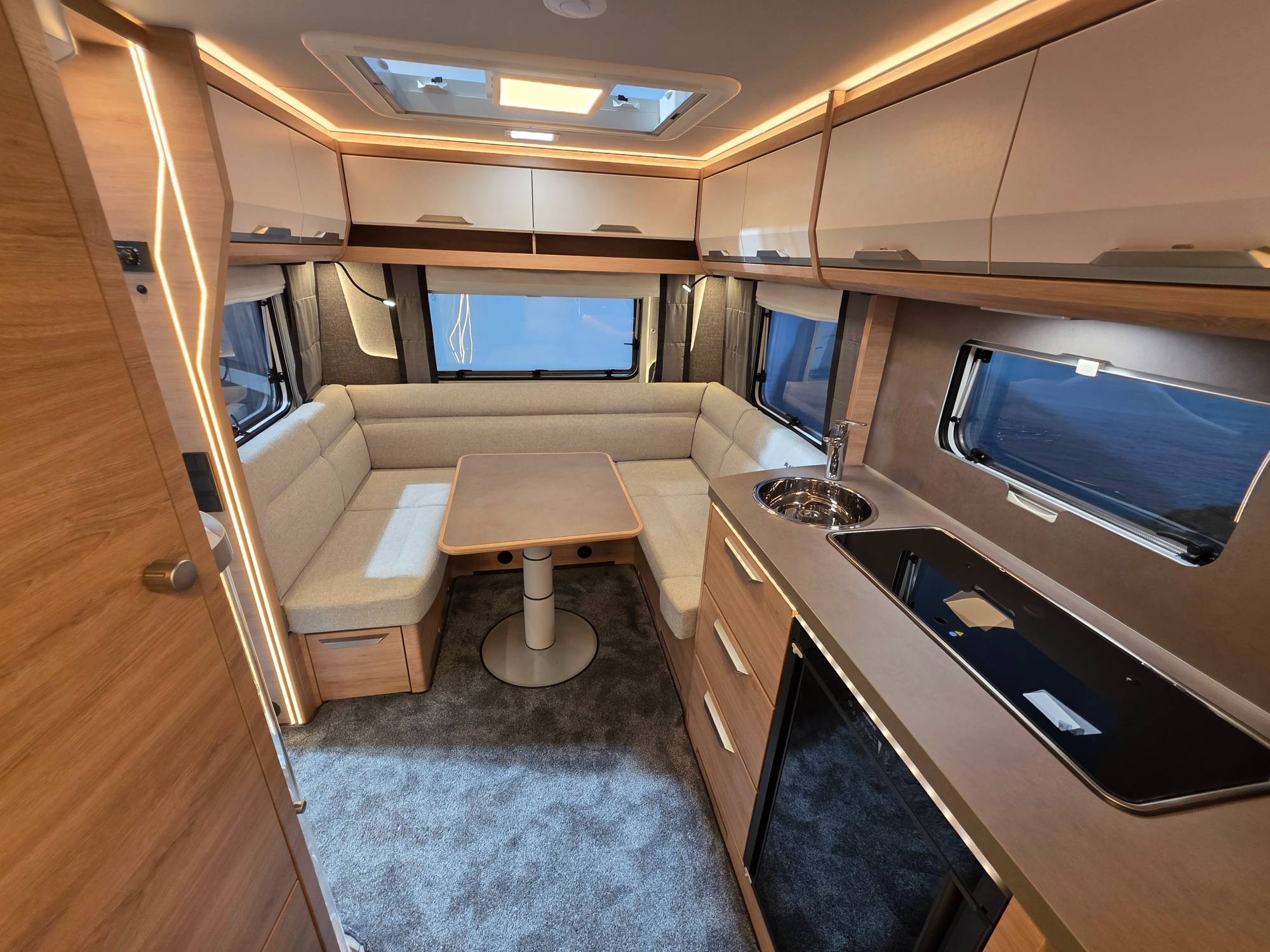 KNAUS SÜDWIND 450 FU BLACK SELECTION