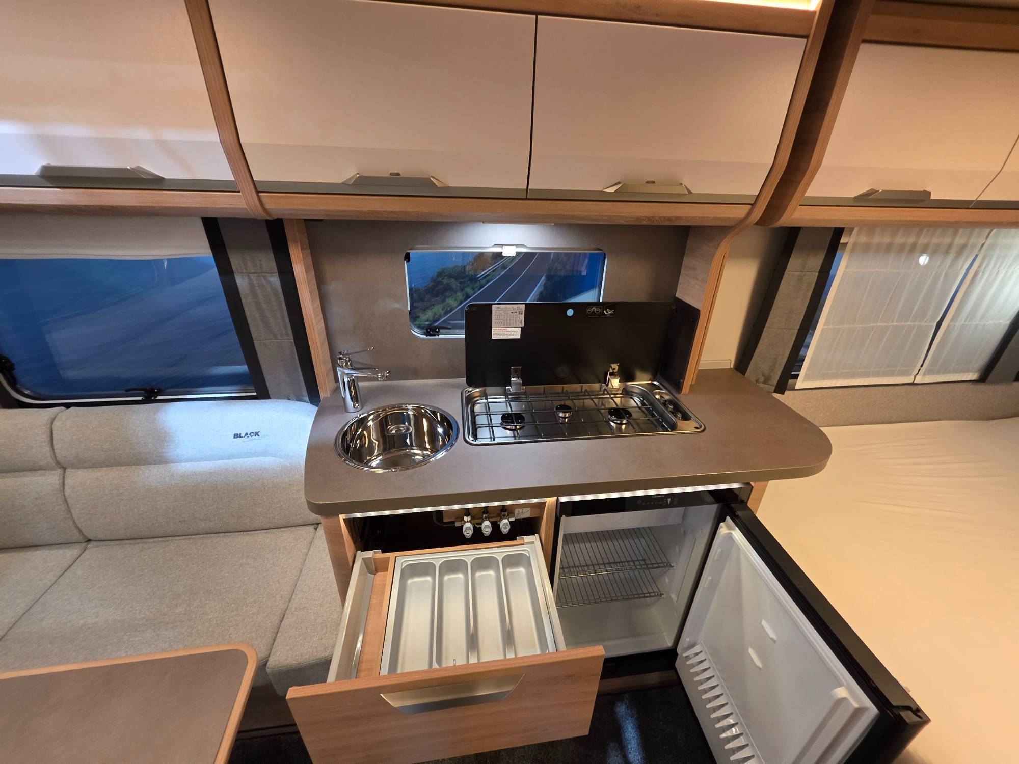 KNAUS SÜDWIND 450 FU BLACK SELECTION
