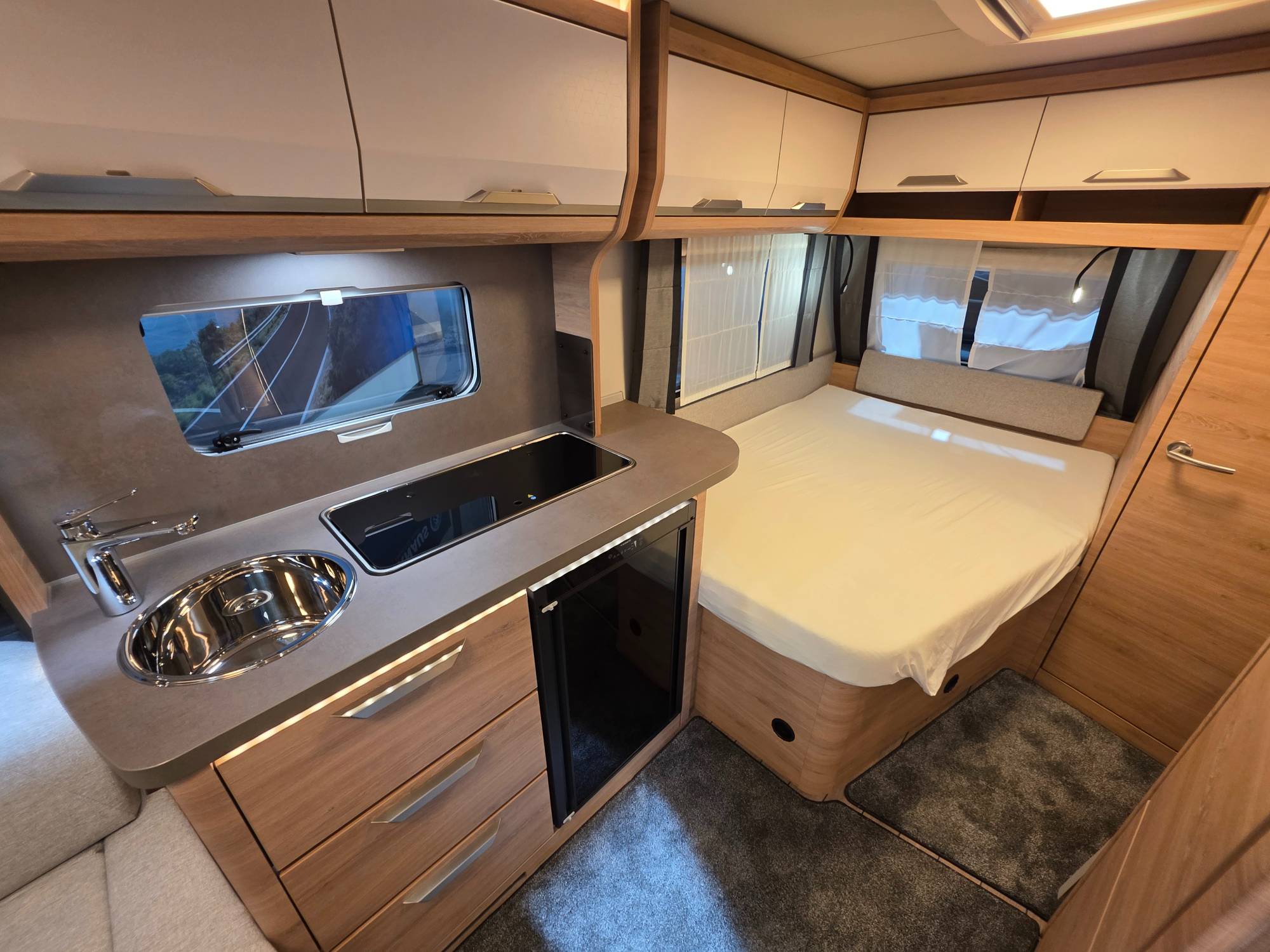 KNAUS SÜDWIND 450 FU BLACK SELECTION