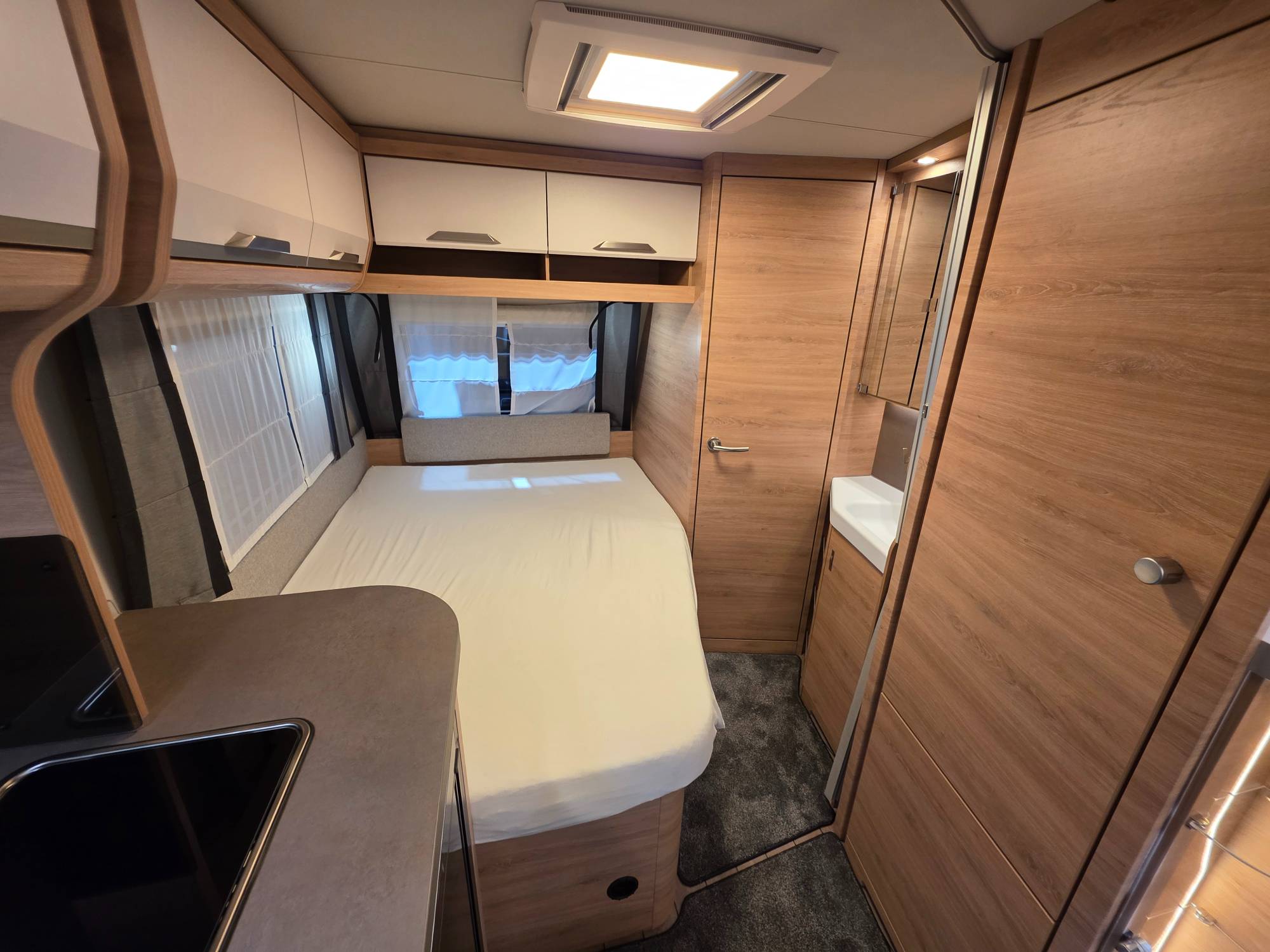 KNAUS SÜDWIND 450 FU BLACK SELECTION