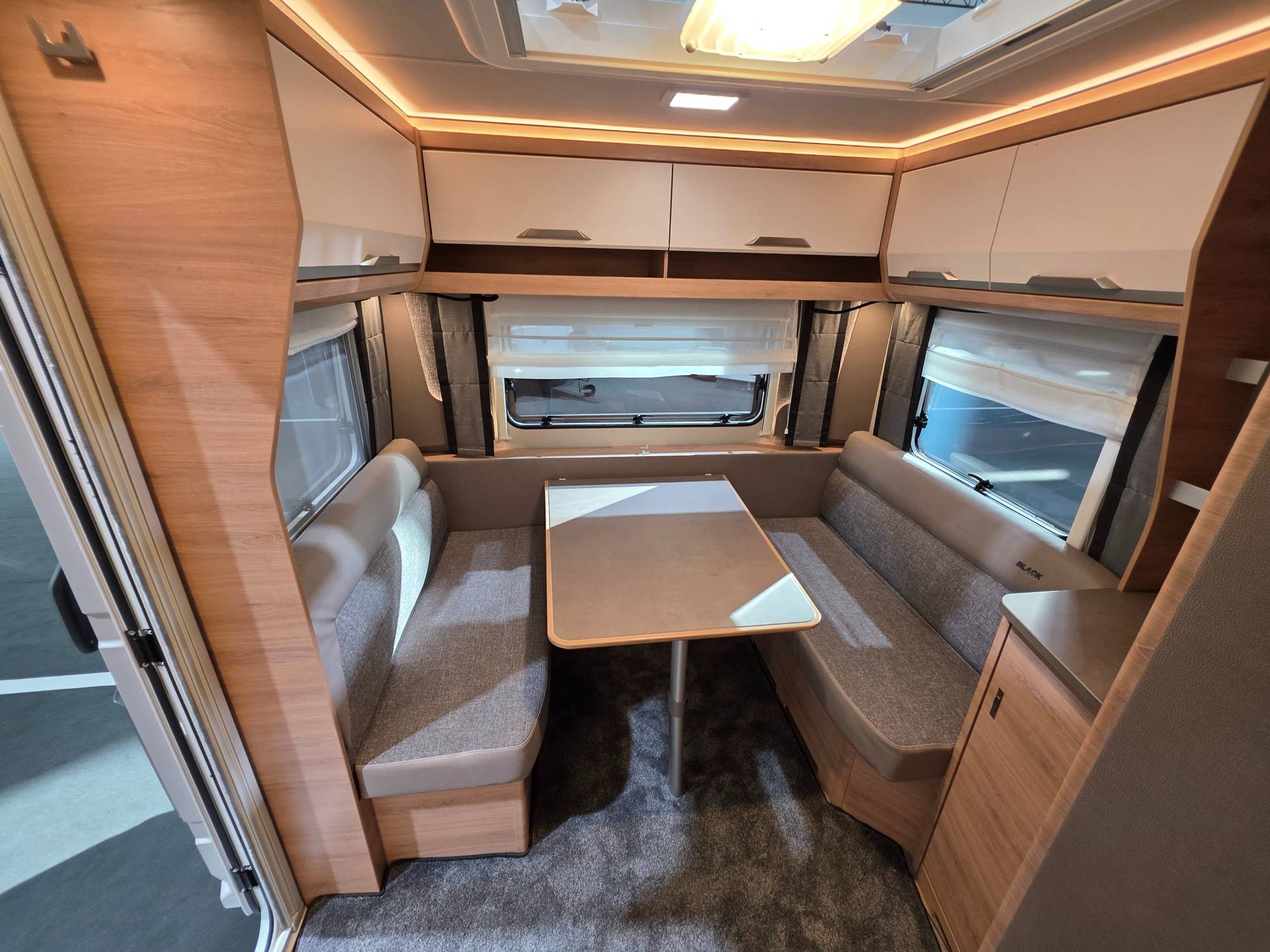 KNAUS SÜDWIND 460 EU BLACK SELECTION