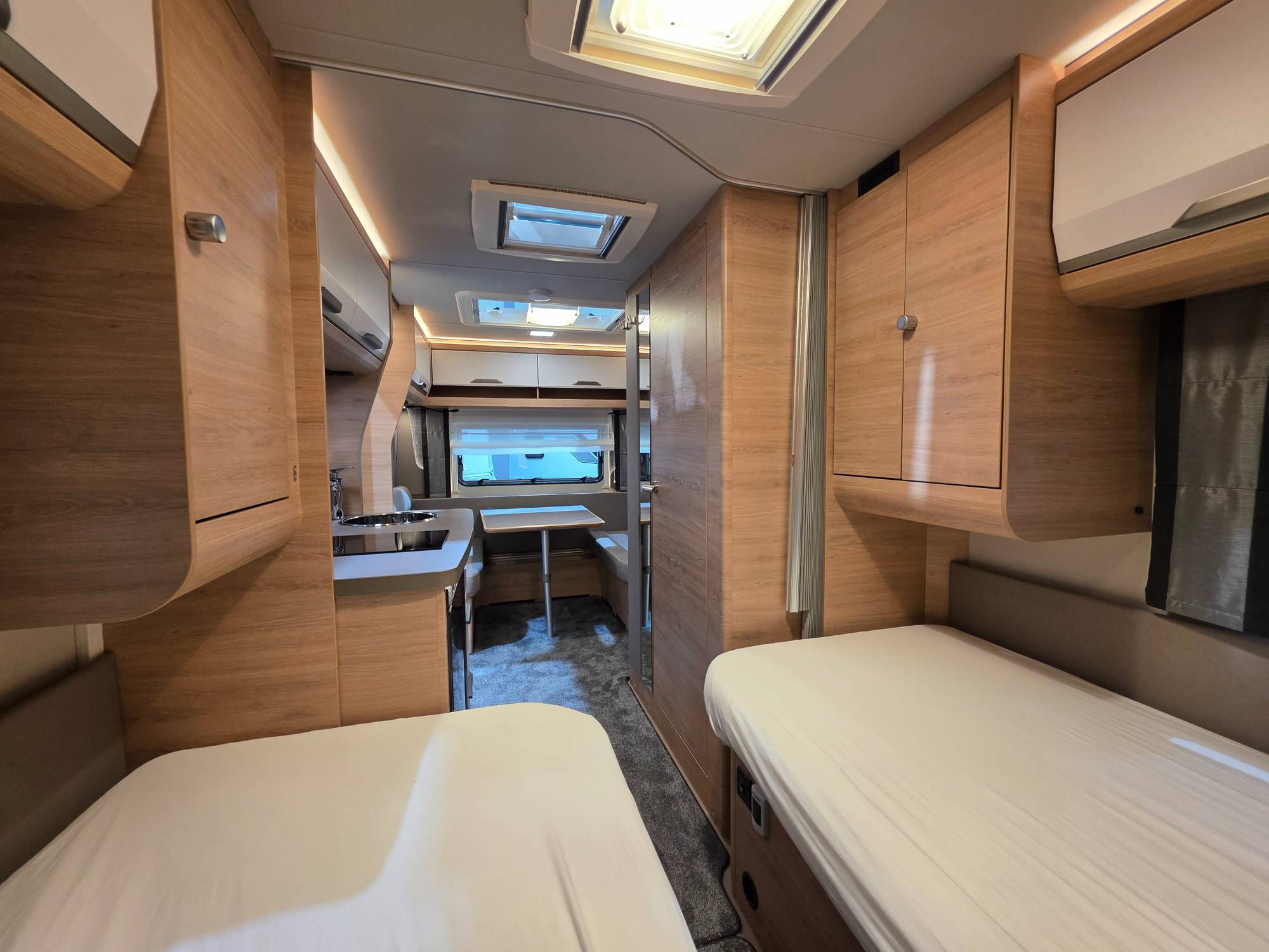 KNAUS SÜDWIND 460 EU BLACK SELECTION