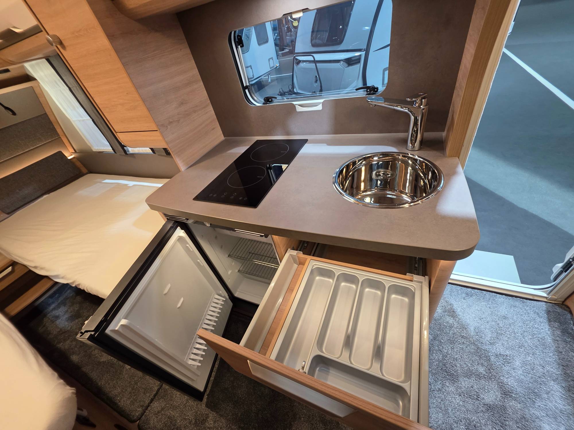KNAUS SÜDWIND 460 EU BLACK SELECTION