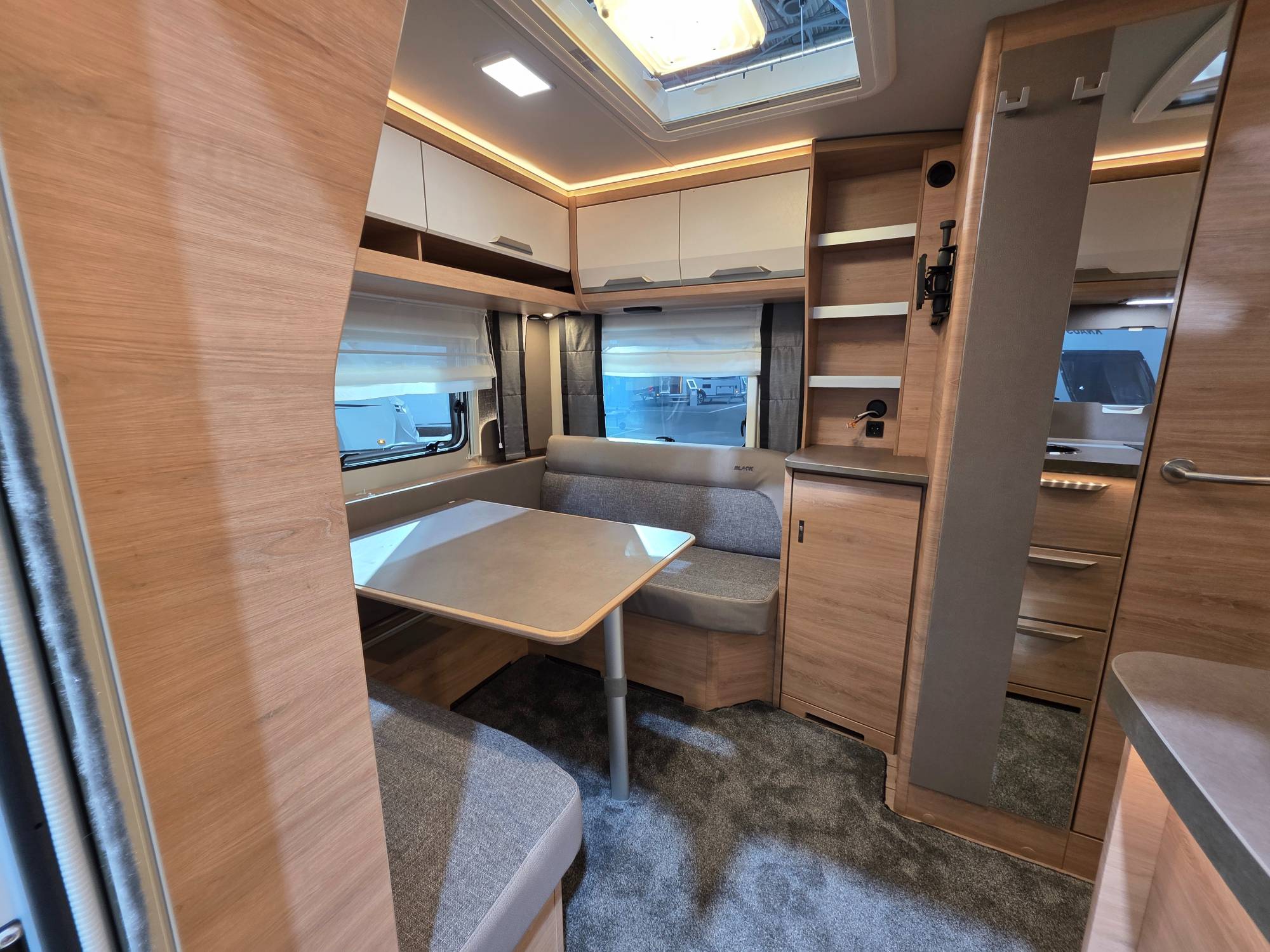 KNAUS SÜDWIND 460 EU BLACK SELECTION