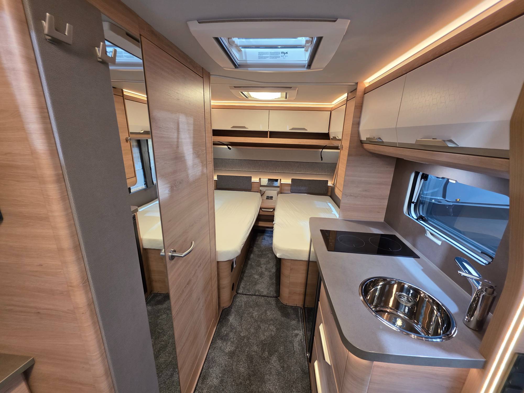 KNAUS SÜDWIND 460 EU BLACK SELECTION