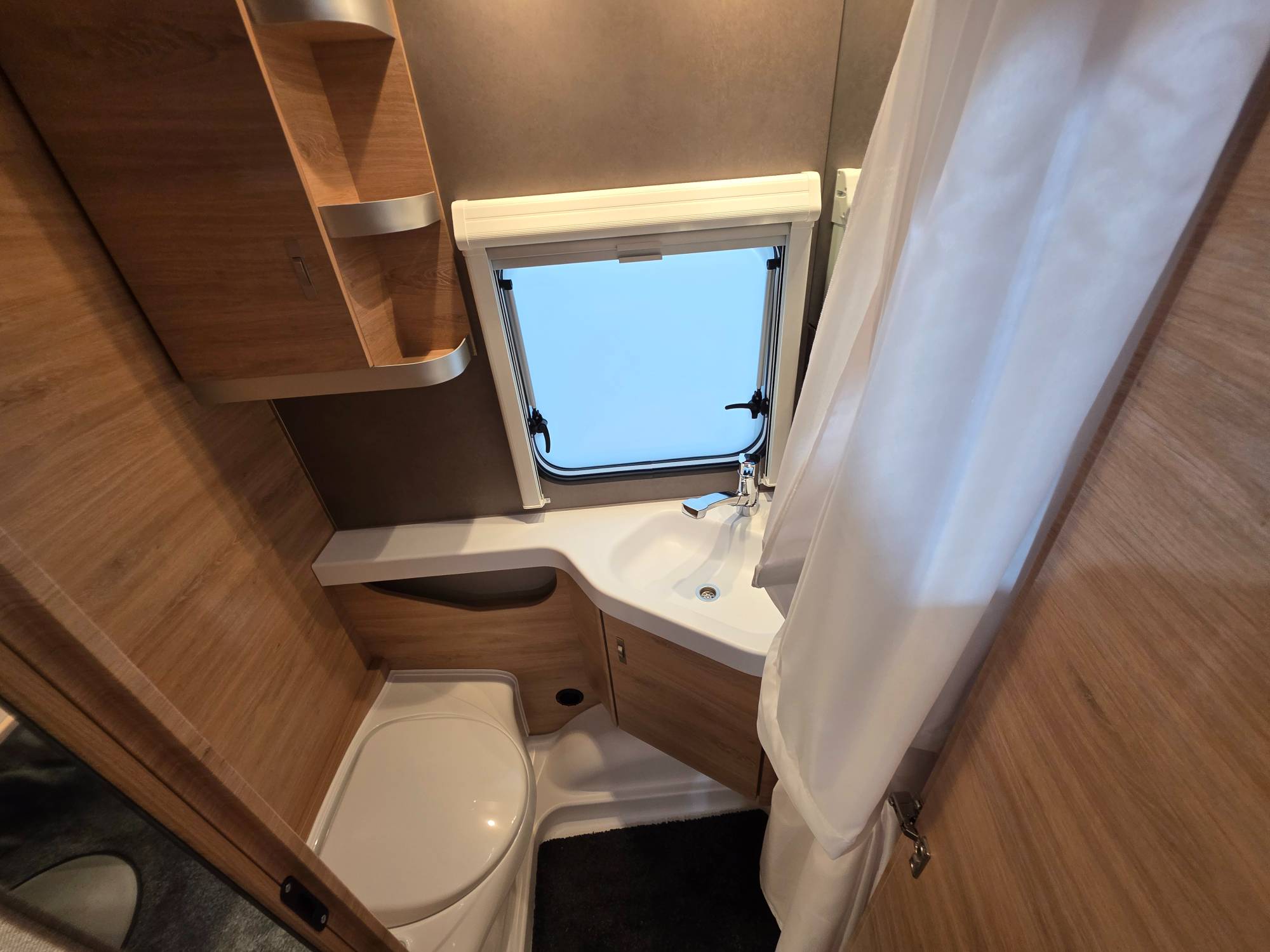 KNAUS SÜDWIND 500 EU BLACK SELECTION