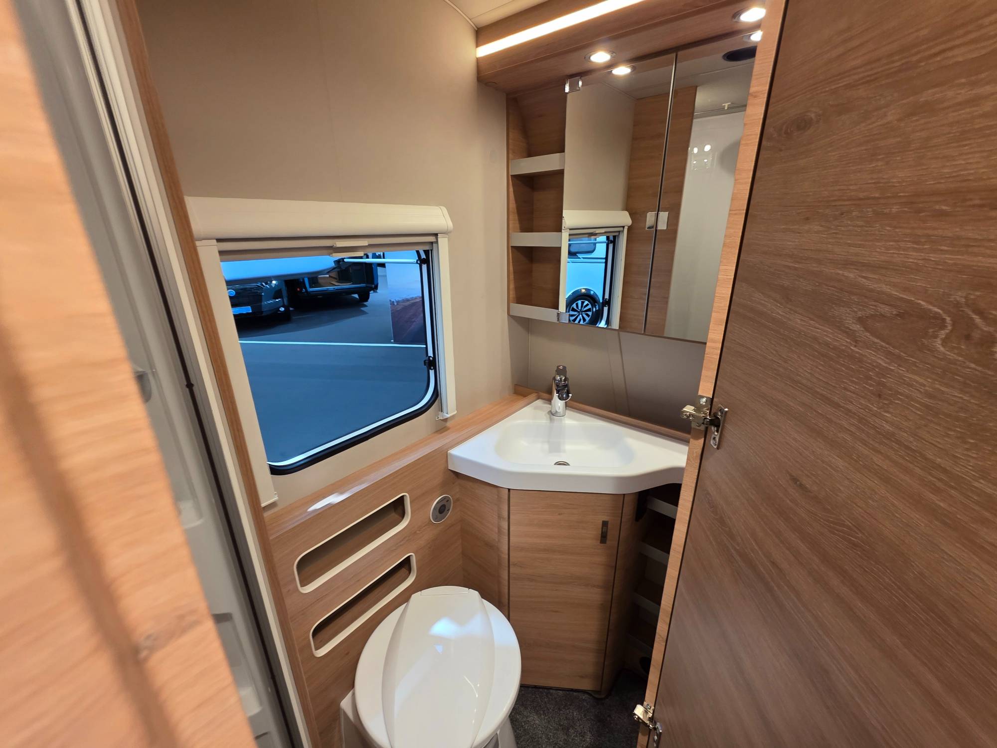 KNAUS SÜDWIND 500 QDK BLACK SELECTION