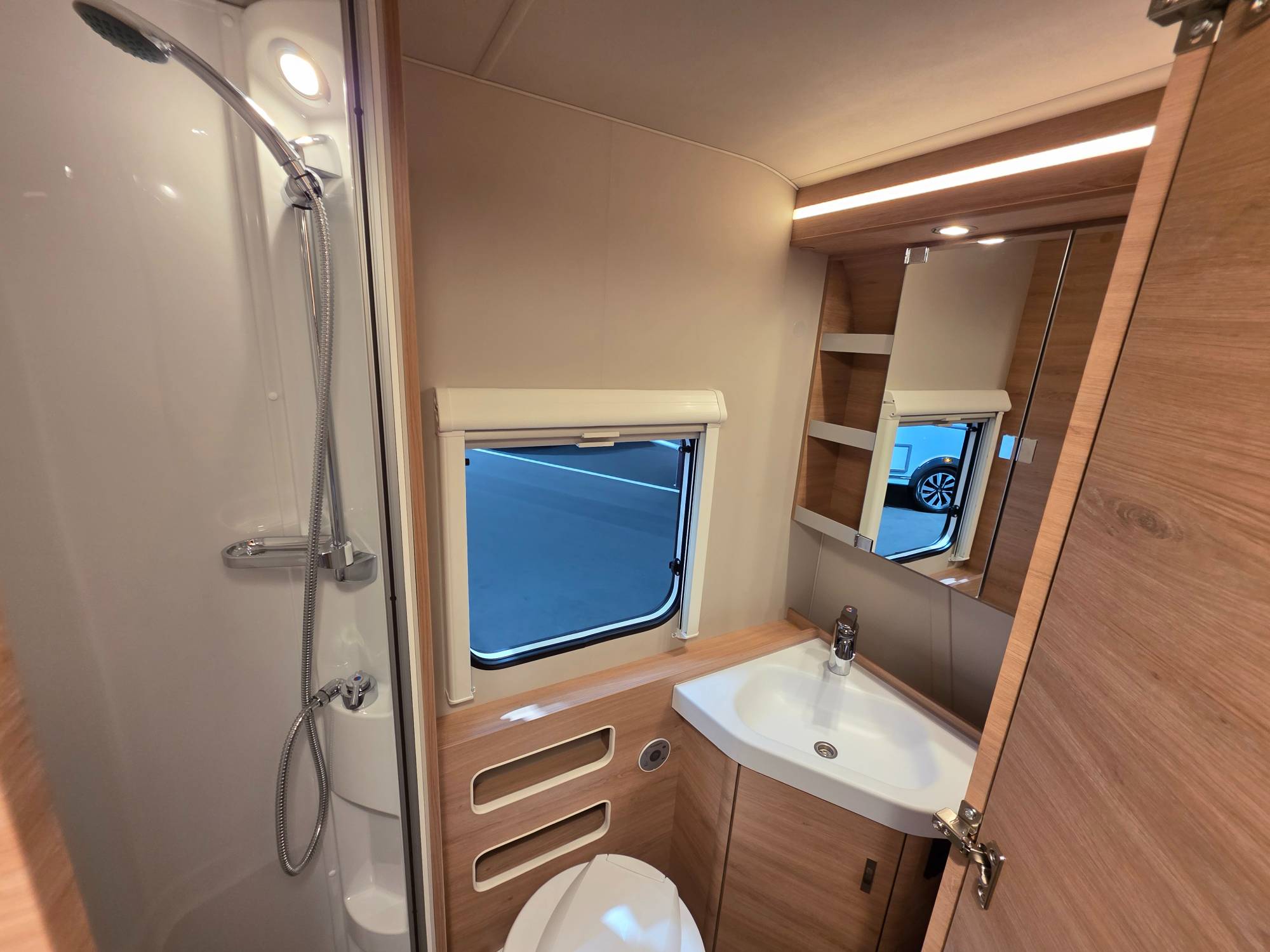 KNAUS SÜDWIND 500 QDK BLACK SELECTION