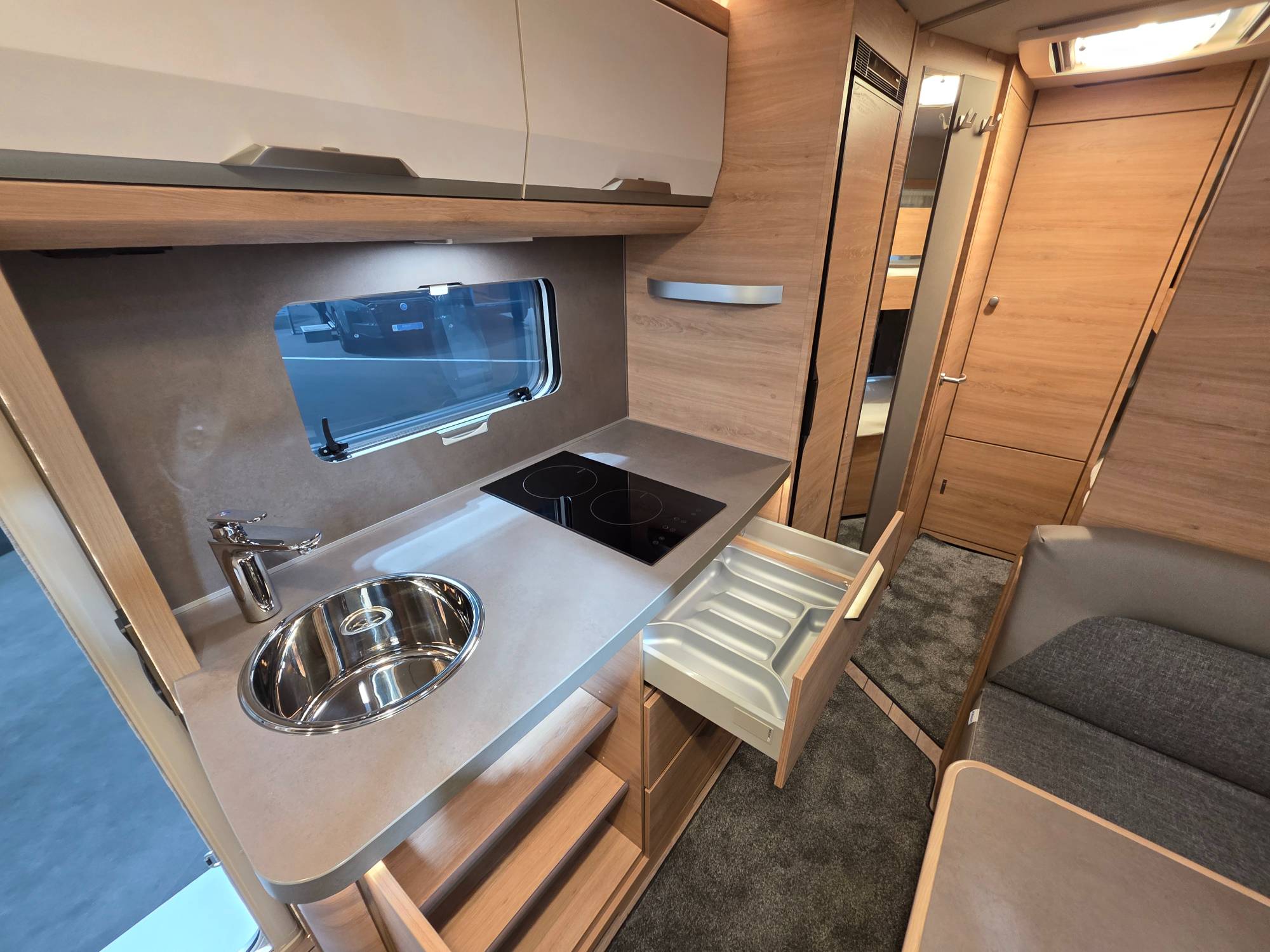 KNAUS SÜDWIND 500 QDK BLACK SELECTION