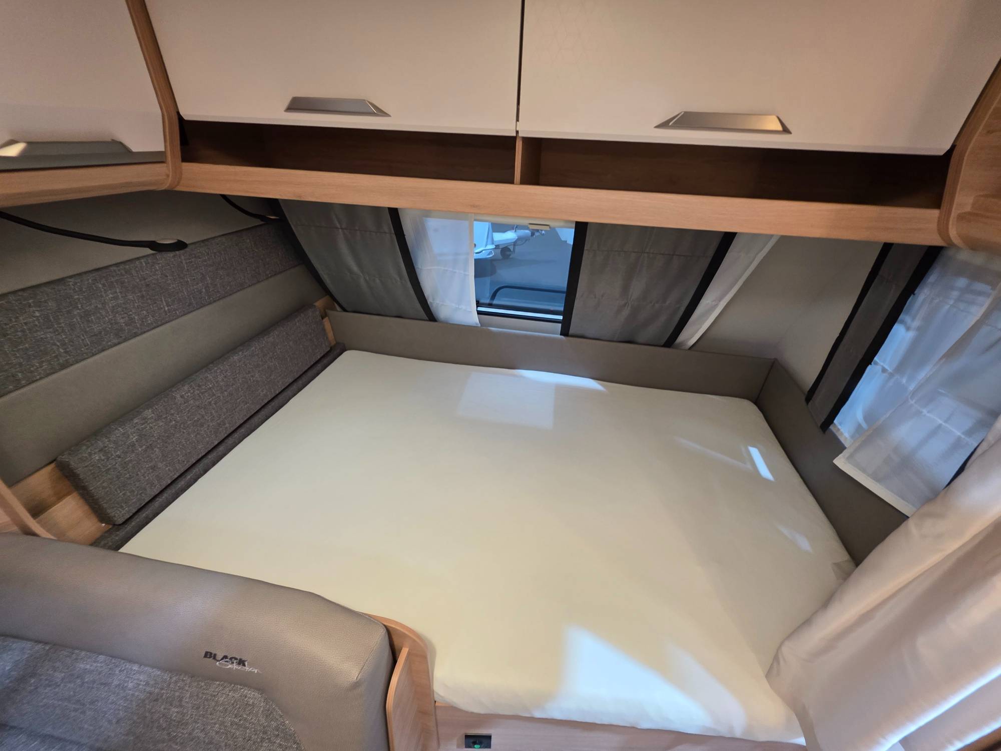 KNAUS SÜDWIND 500 QDK BLACK SELECTION