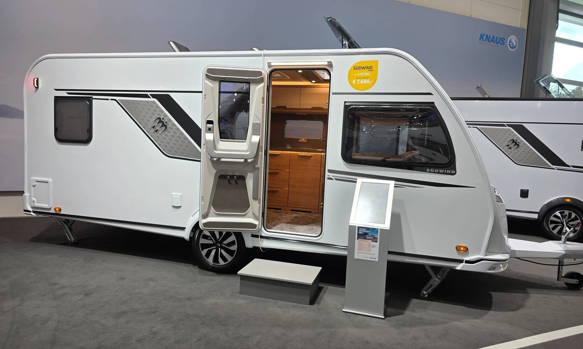 KNAUS SÜDWIND 500 UF BLACK SELECTION