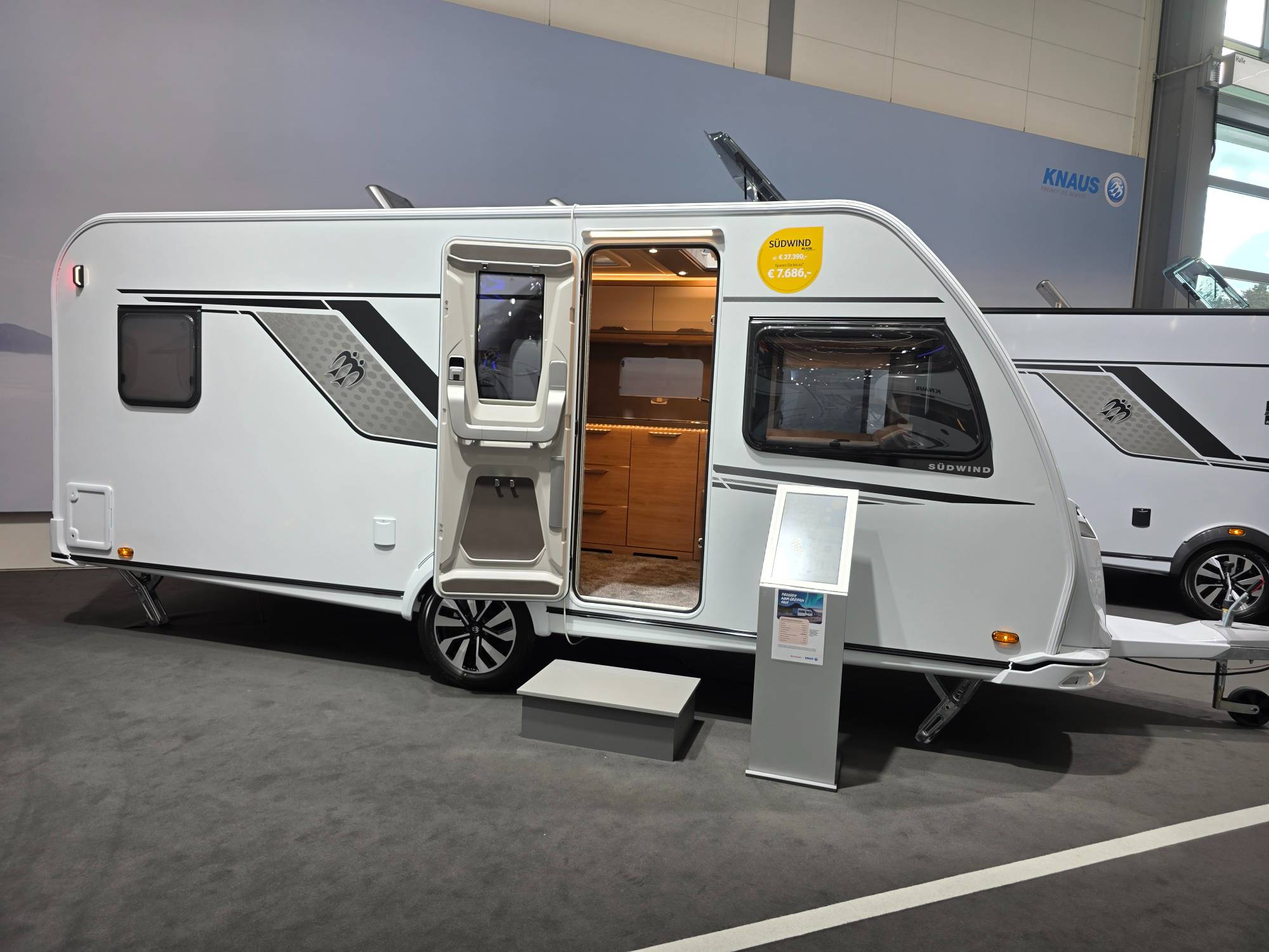 KNAUS SÜDWIND 500 UF BLACK SELECTION