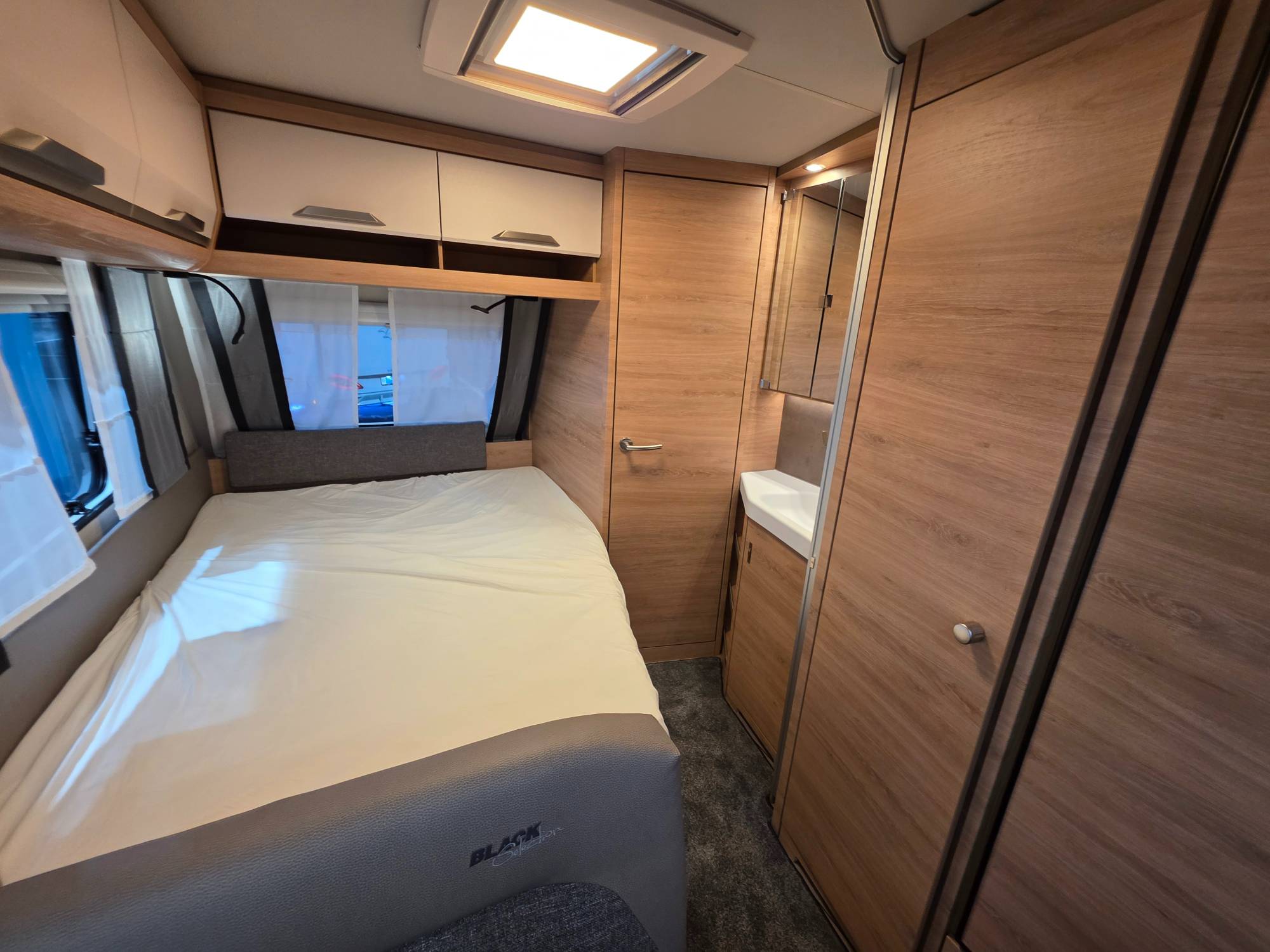 KNAUS SÜDWIND 540 FDK BLACK SELECTION
