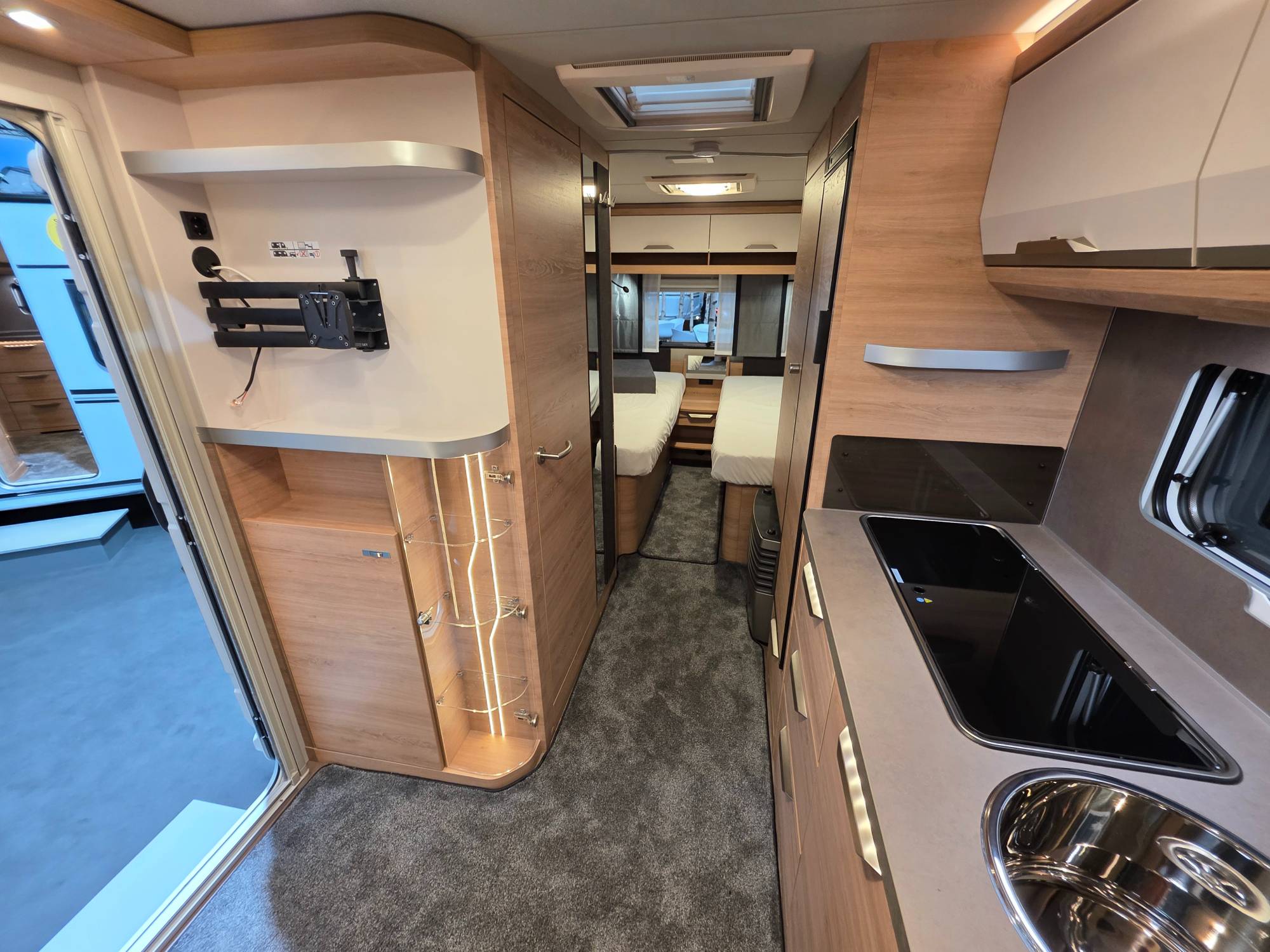 KNAUS SÜDWIND 540 UE BLACK SELECTION