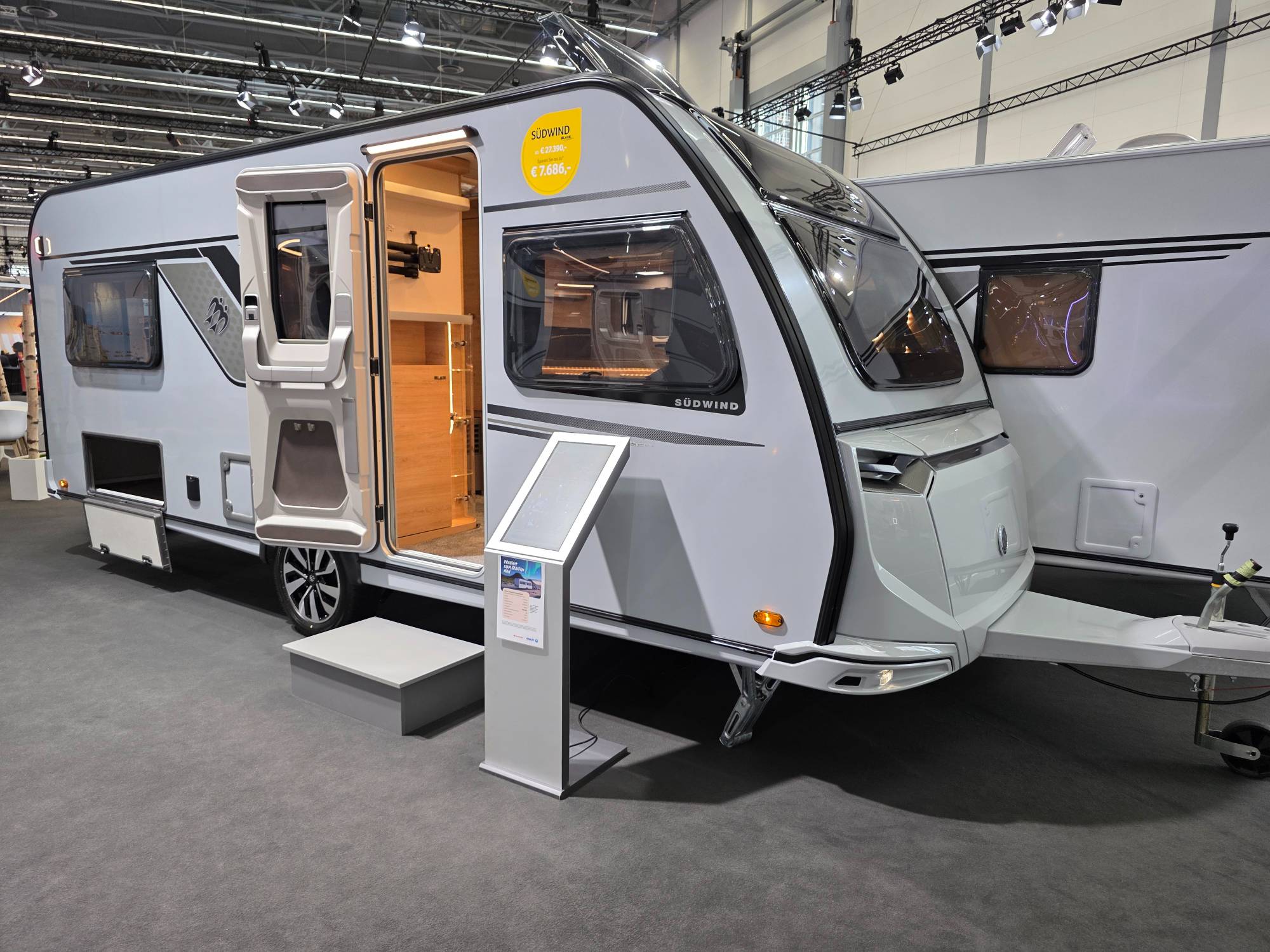 KNAUS SÜDWIND 540 UE BLACK SELECTION
