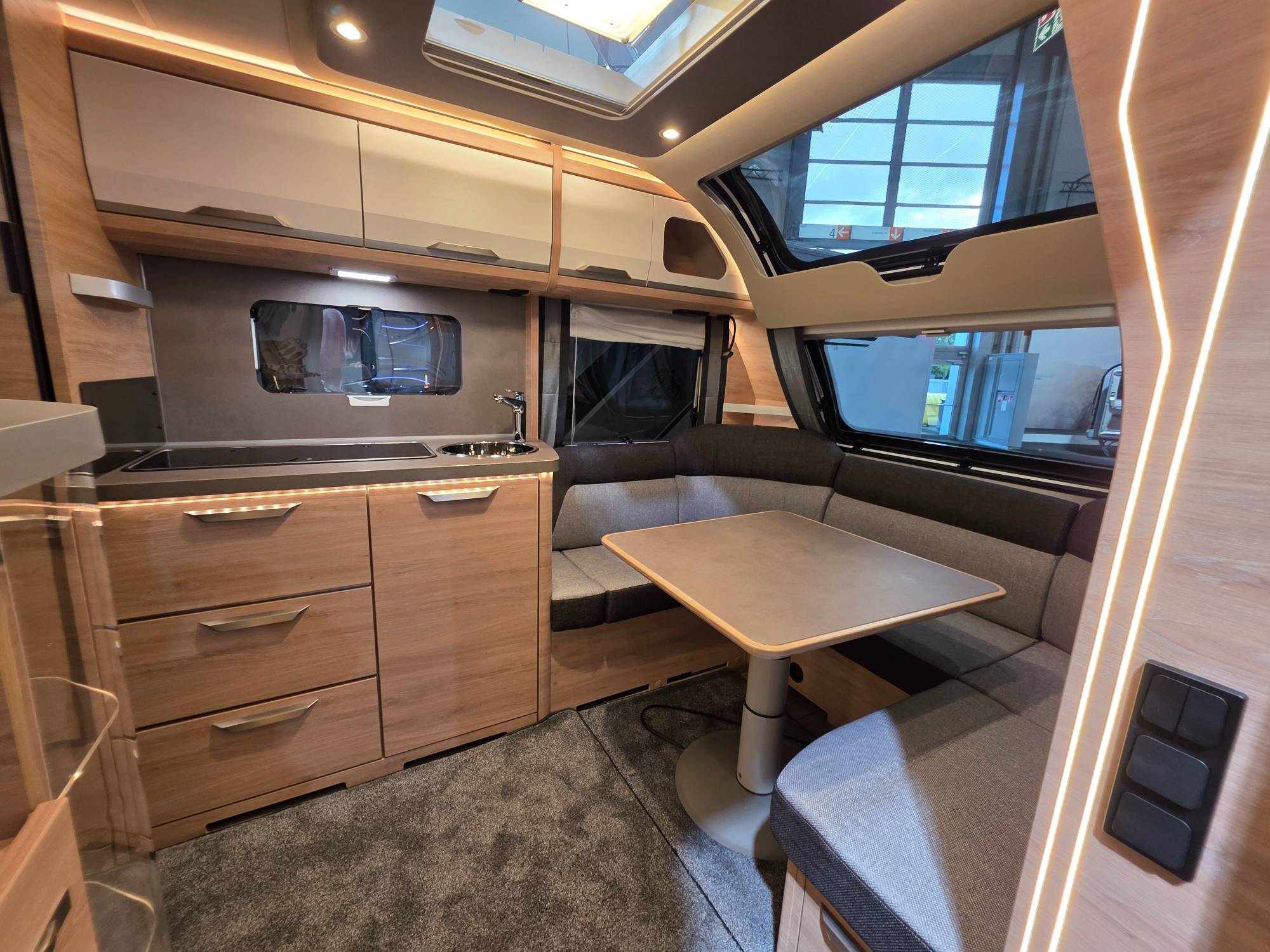 KNAUS SÜDWIND 540 UE BLACK SELECTION