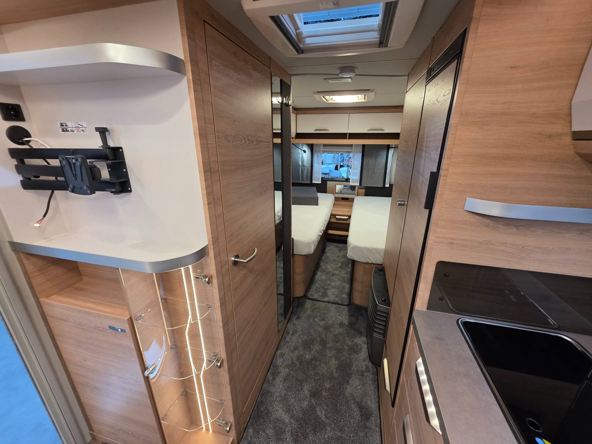 KNAUS SÜDWIND 540 UE BLACK SELECTION