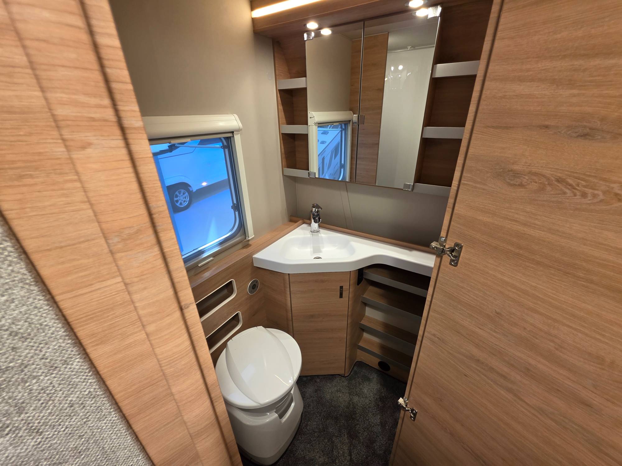 KNAUS SÜDWIND 580 QS BLACK SELECTION