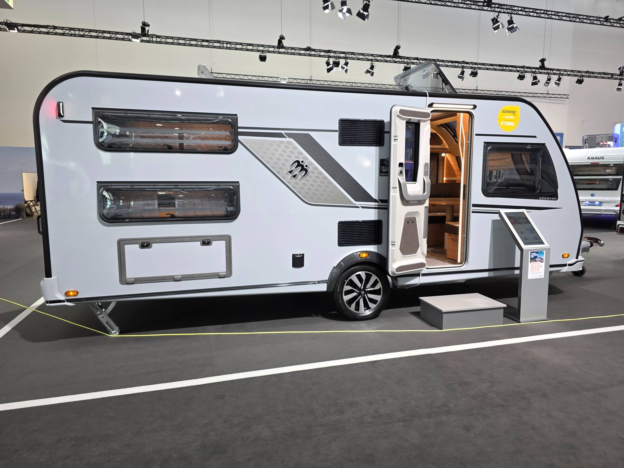 KNAUS SÜDWIND 580 UK BLACK SELECTION