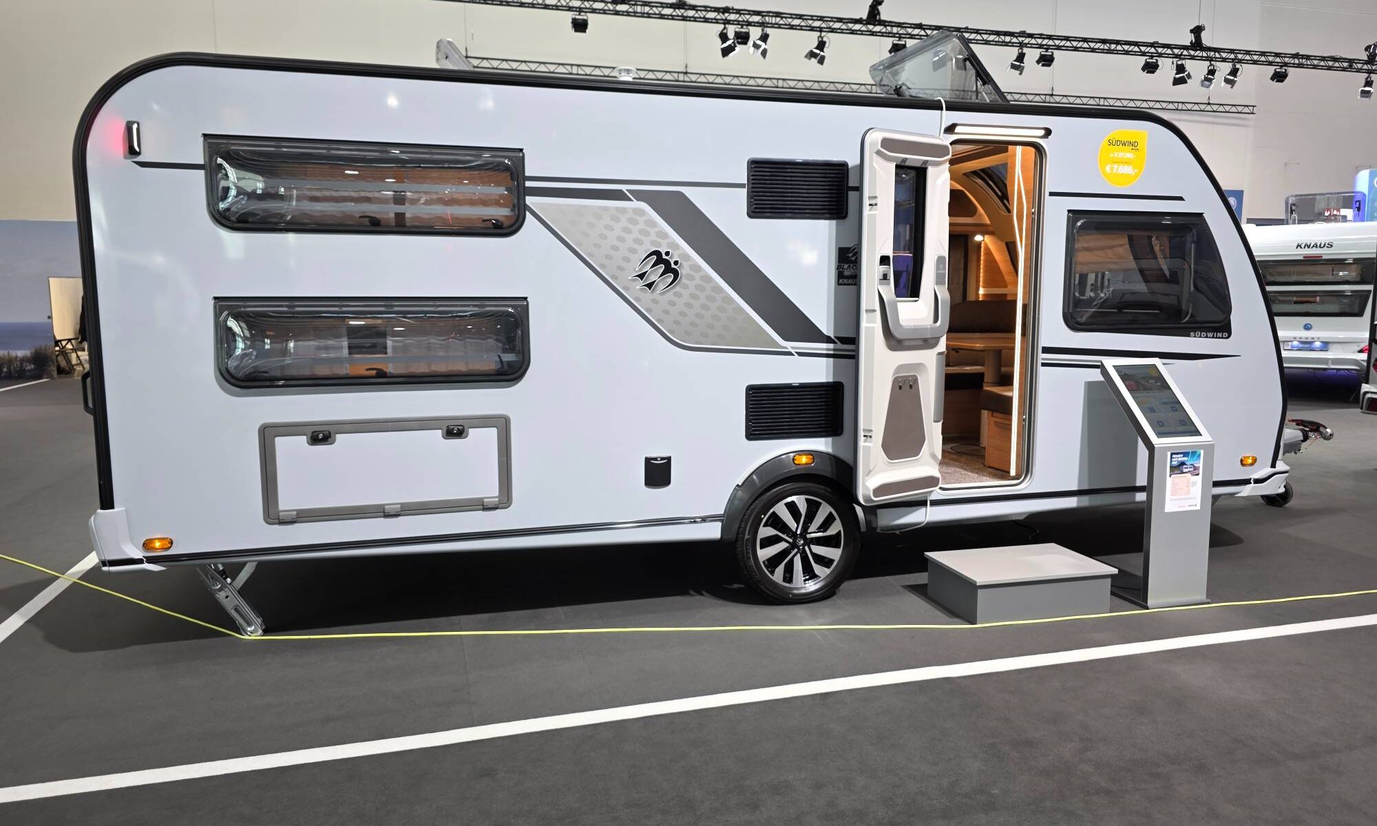 KNAUS SÜDWIND 580 UK BLACK SELECTION